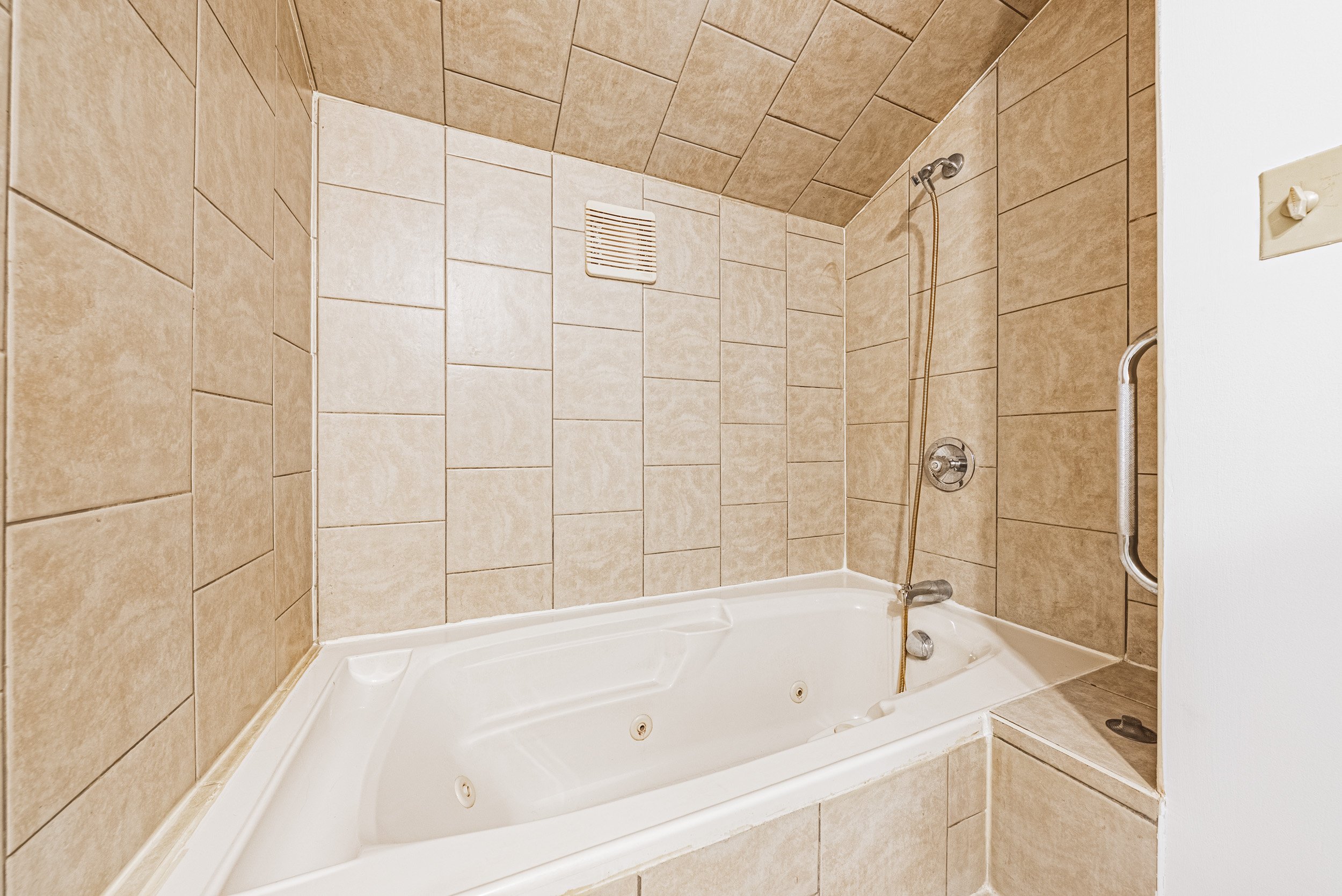 17 - 1124 Dunsmure, Hamilton.jpg