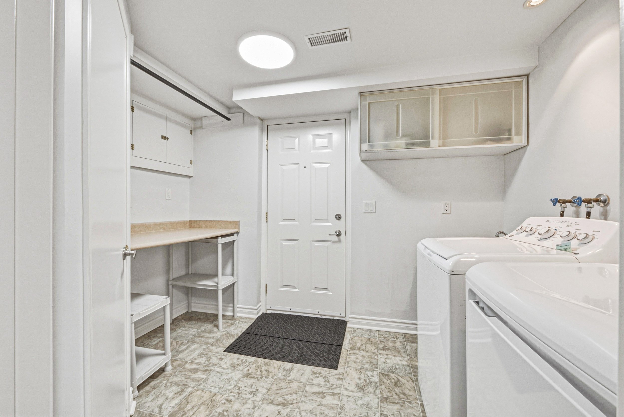 26 - 2206 Donald Rd, Burlington.jpg