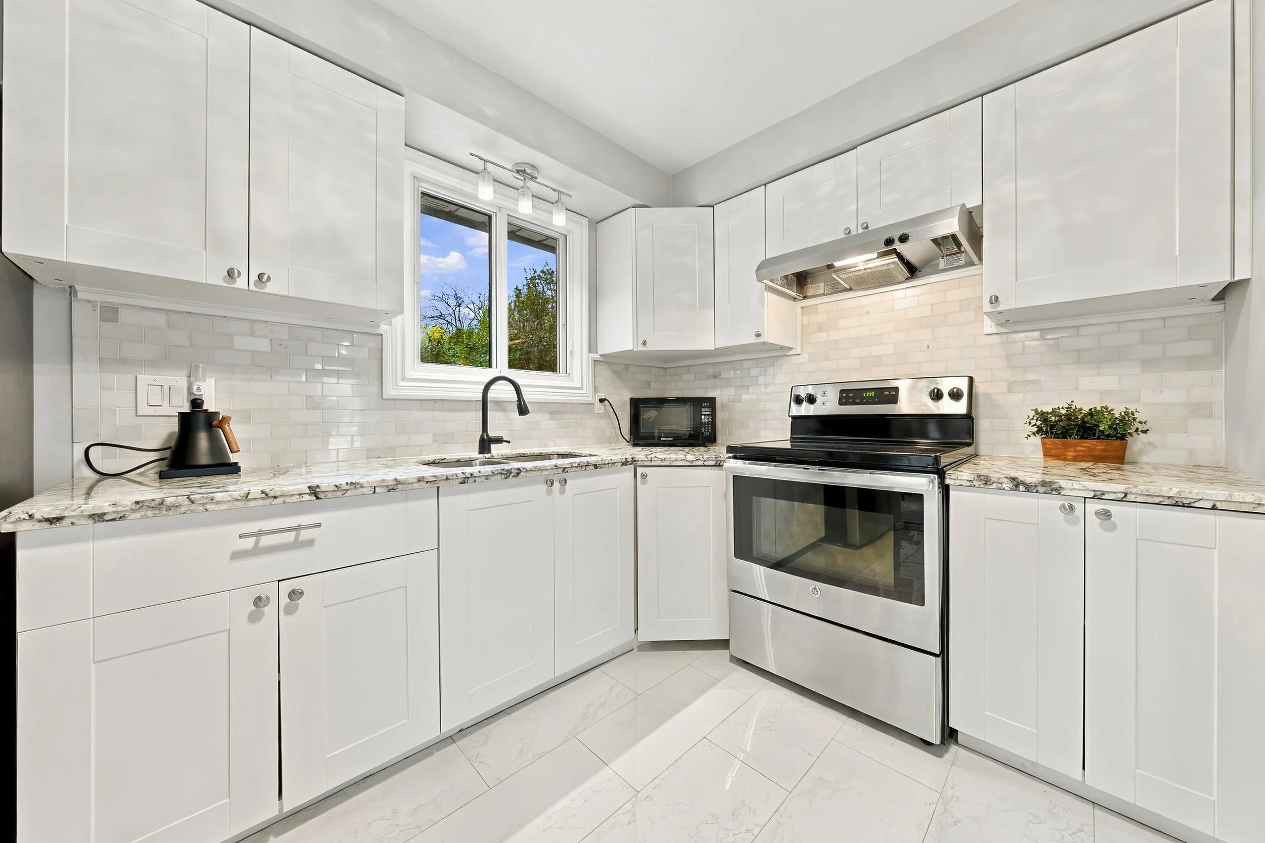 11 - 429 Limeridge Rd W, Hamilton.jpg