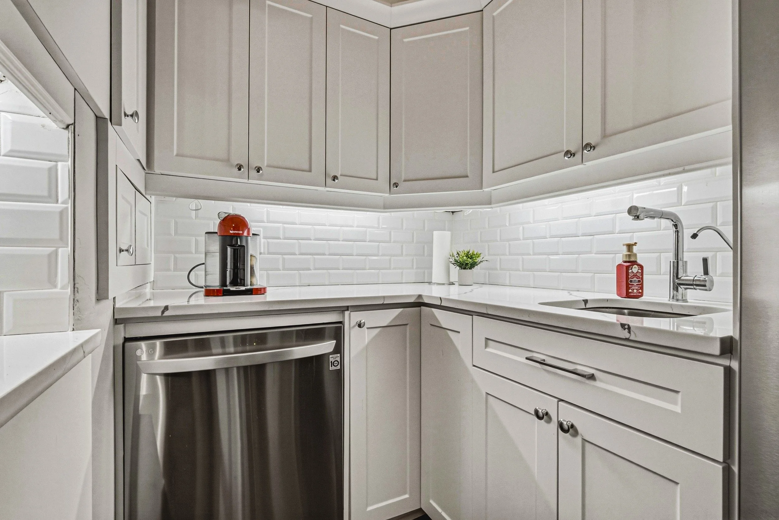 14 - 75 Pollock Ave, Cambridge.jpg