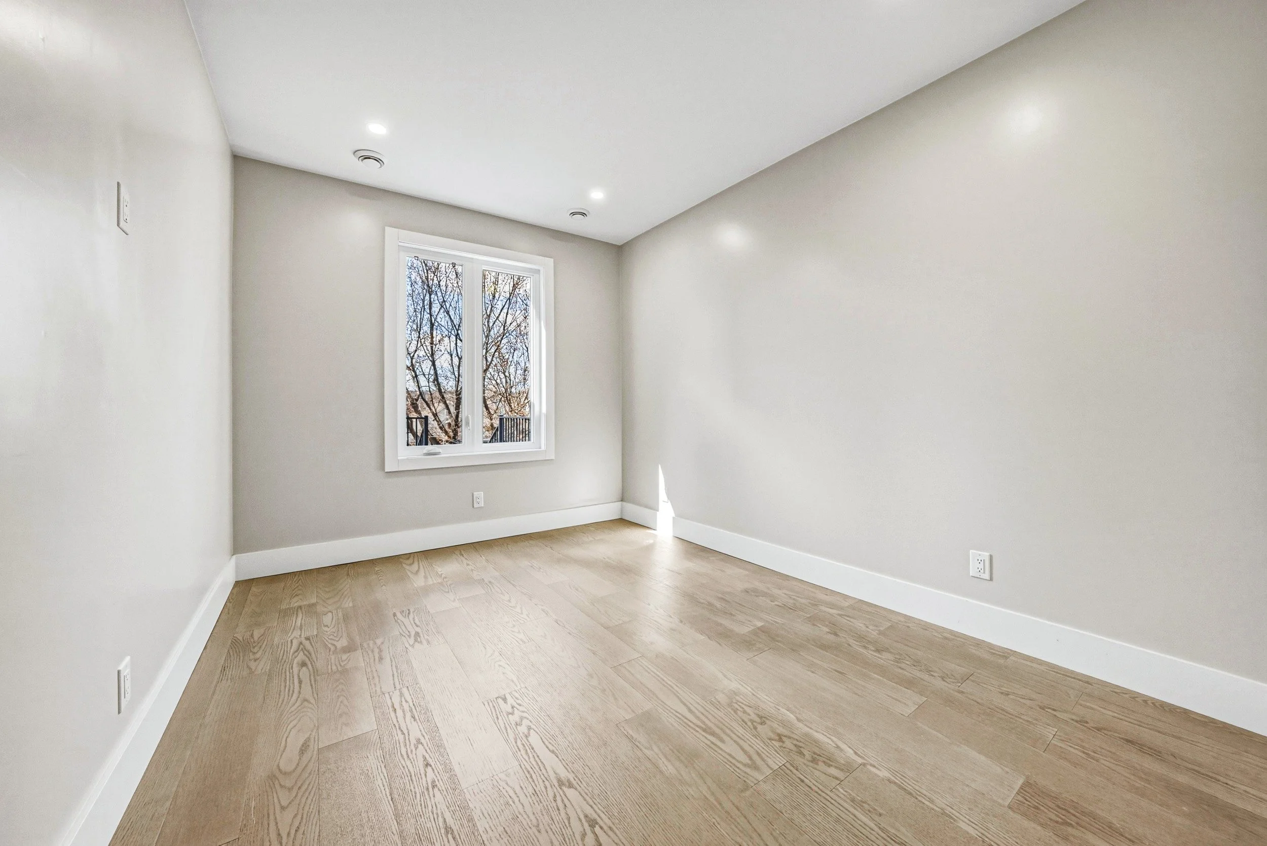 32 - 68 Vansitmart Ave, Hamilton.jpg