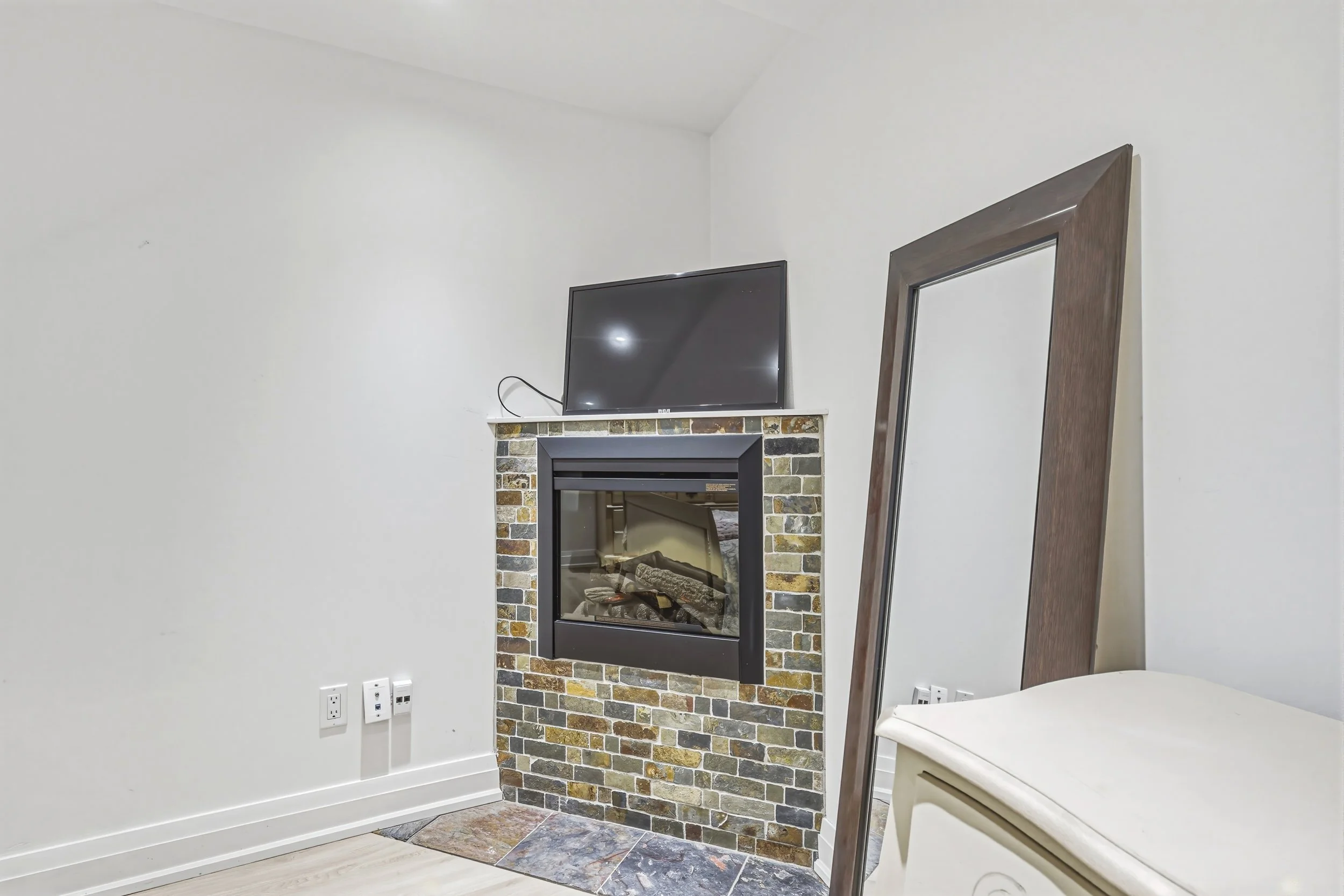 62-52 Joymar Drive, Mississauga.jpg