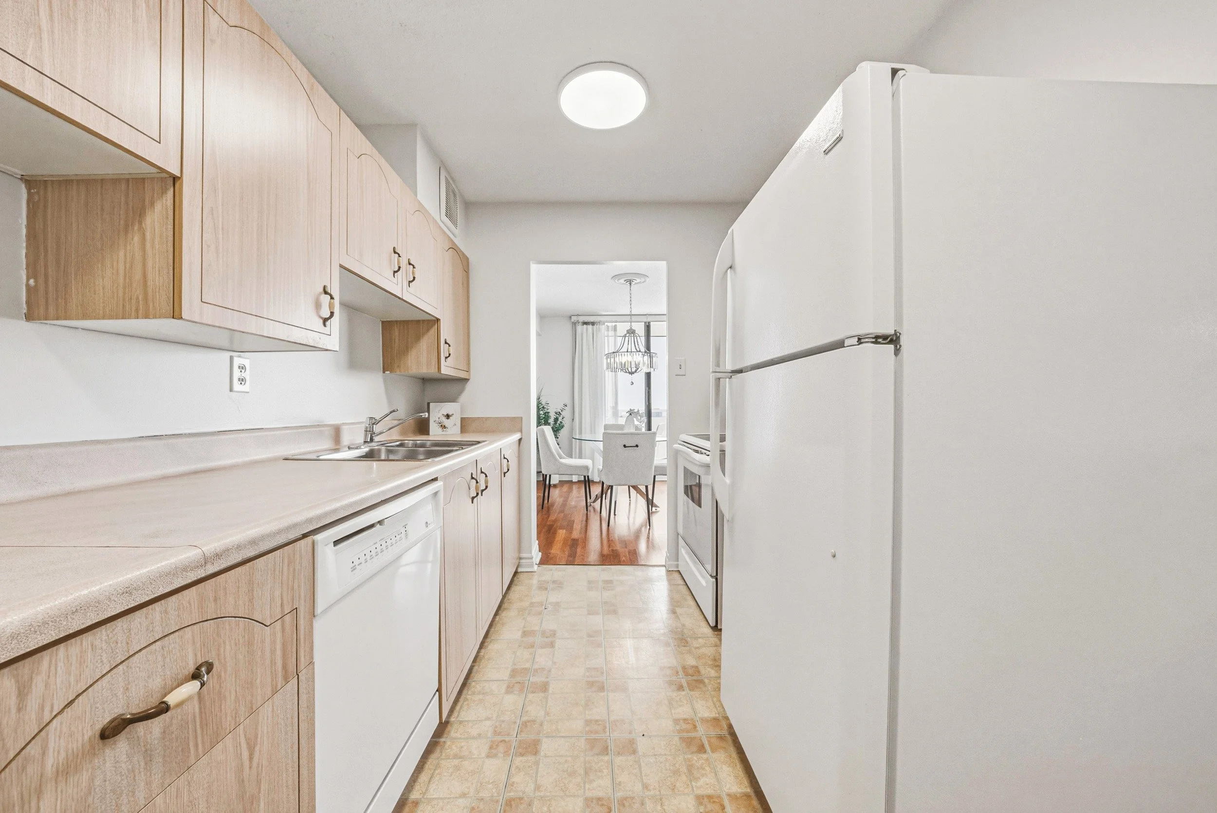 11 - 2055 Upper Middle Rd #705, Burlington.jpg