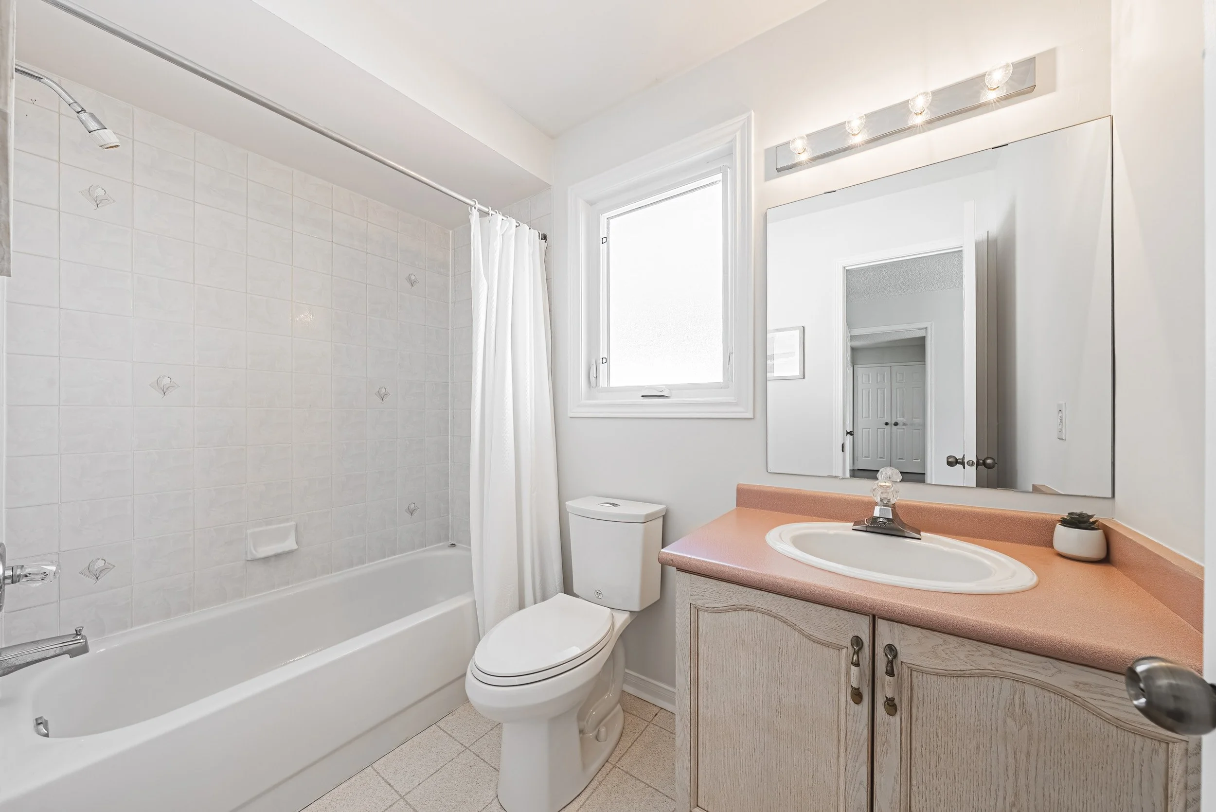 42 - 4153 Vermont Cres, Burlington.jpg