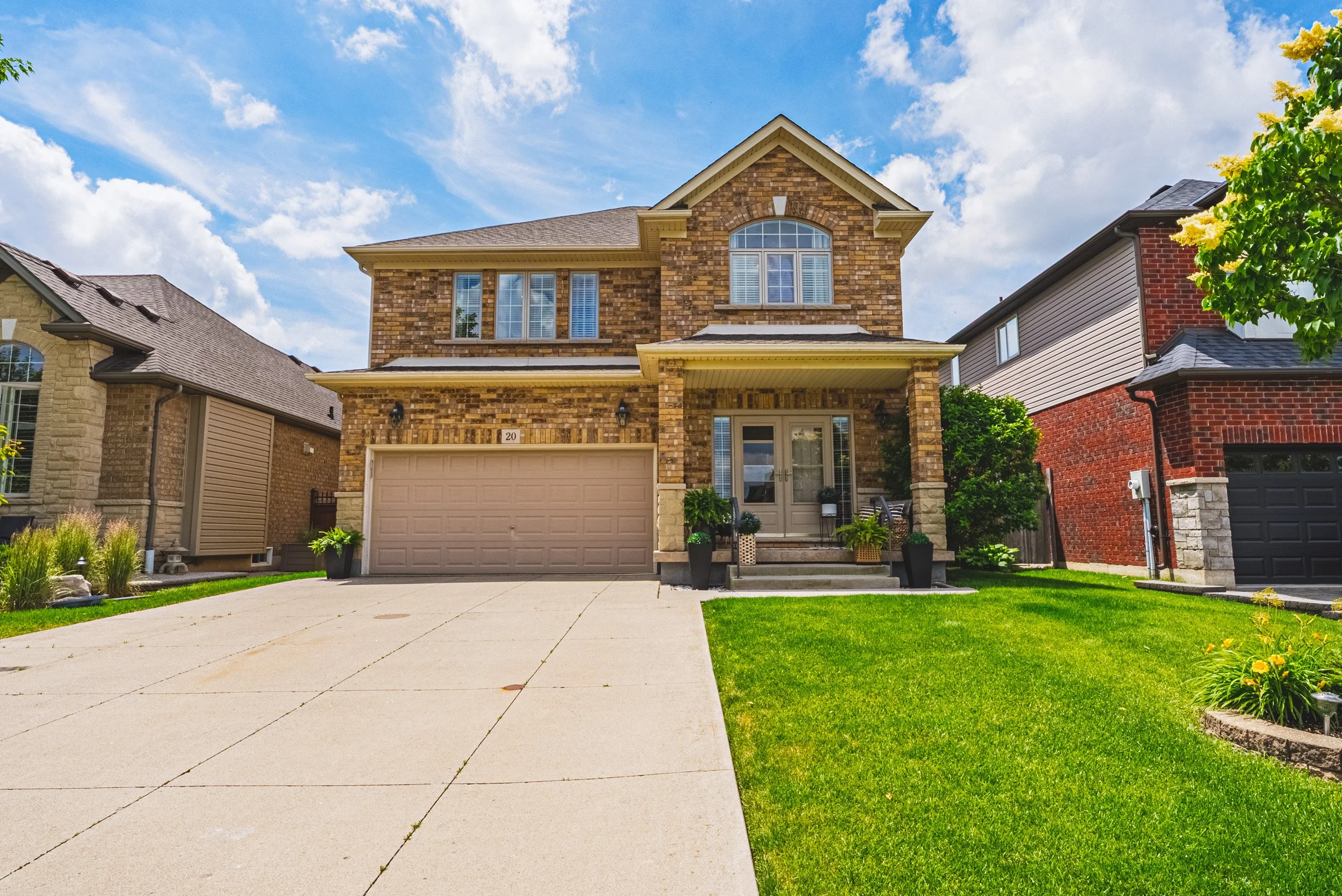 2 - 20 Degrow Cres, Binbrook.jpg