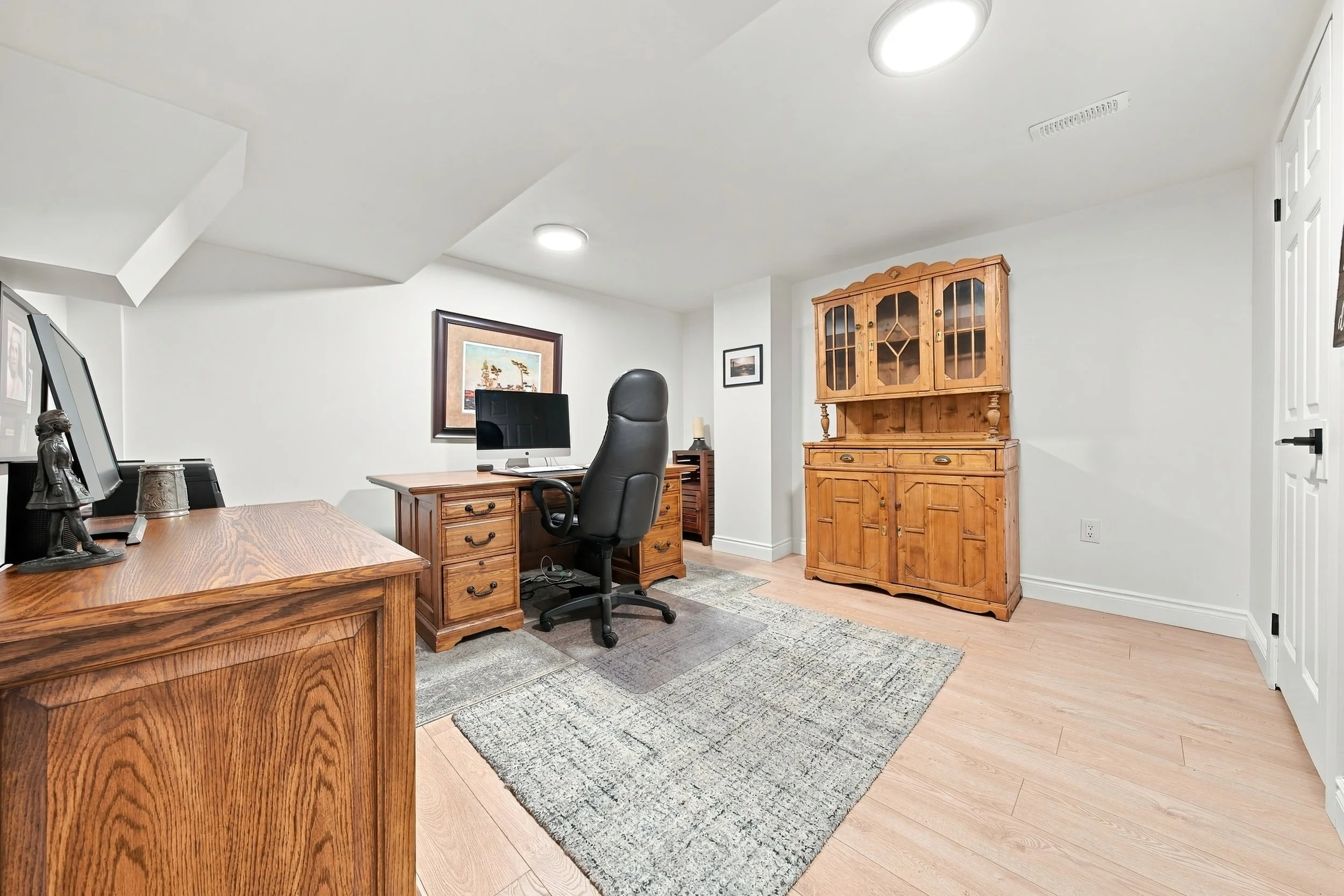 35 - 915 Tanager Ave, Burlington.jpg
