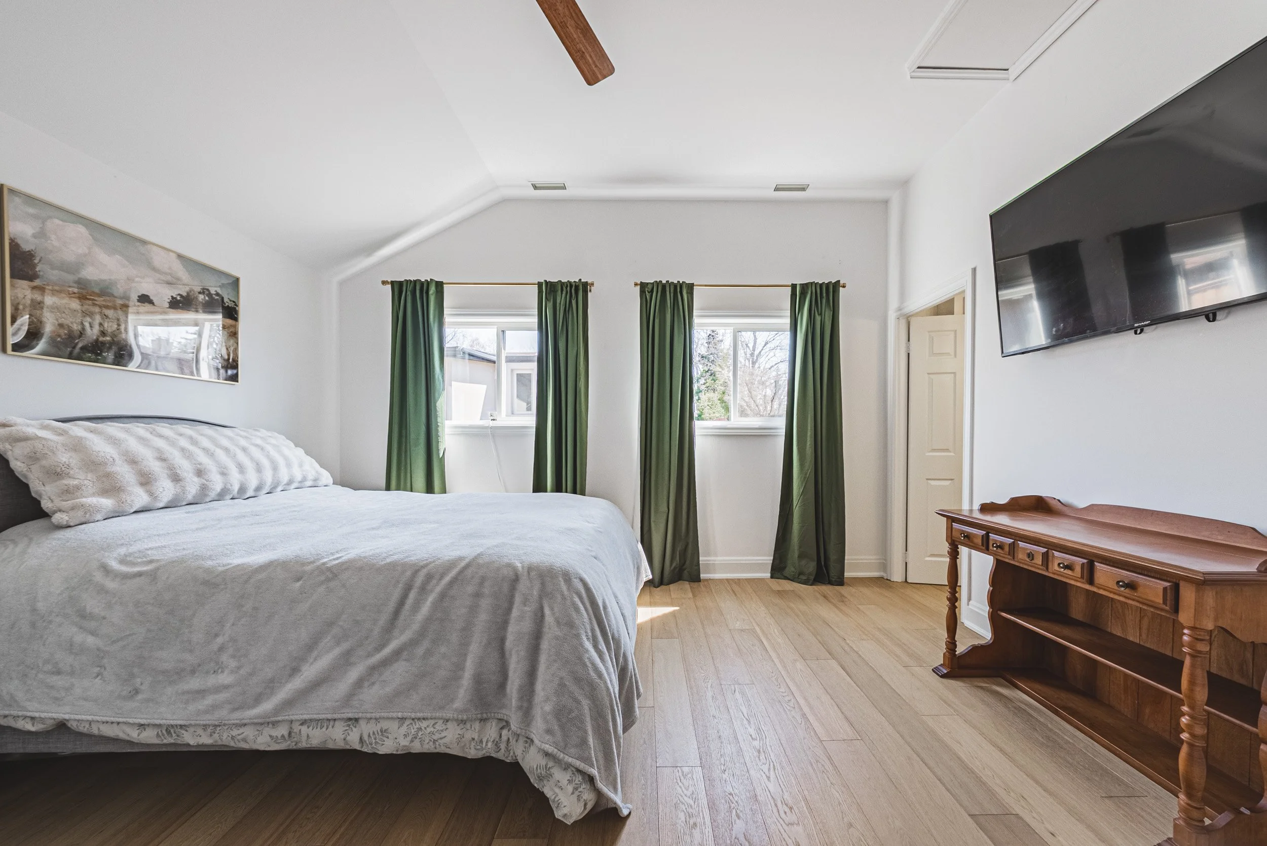 21 - 121 Paisley Blvd E, Mississauga.jpg