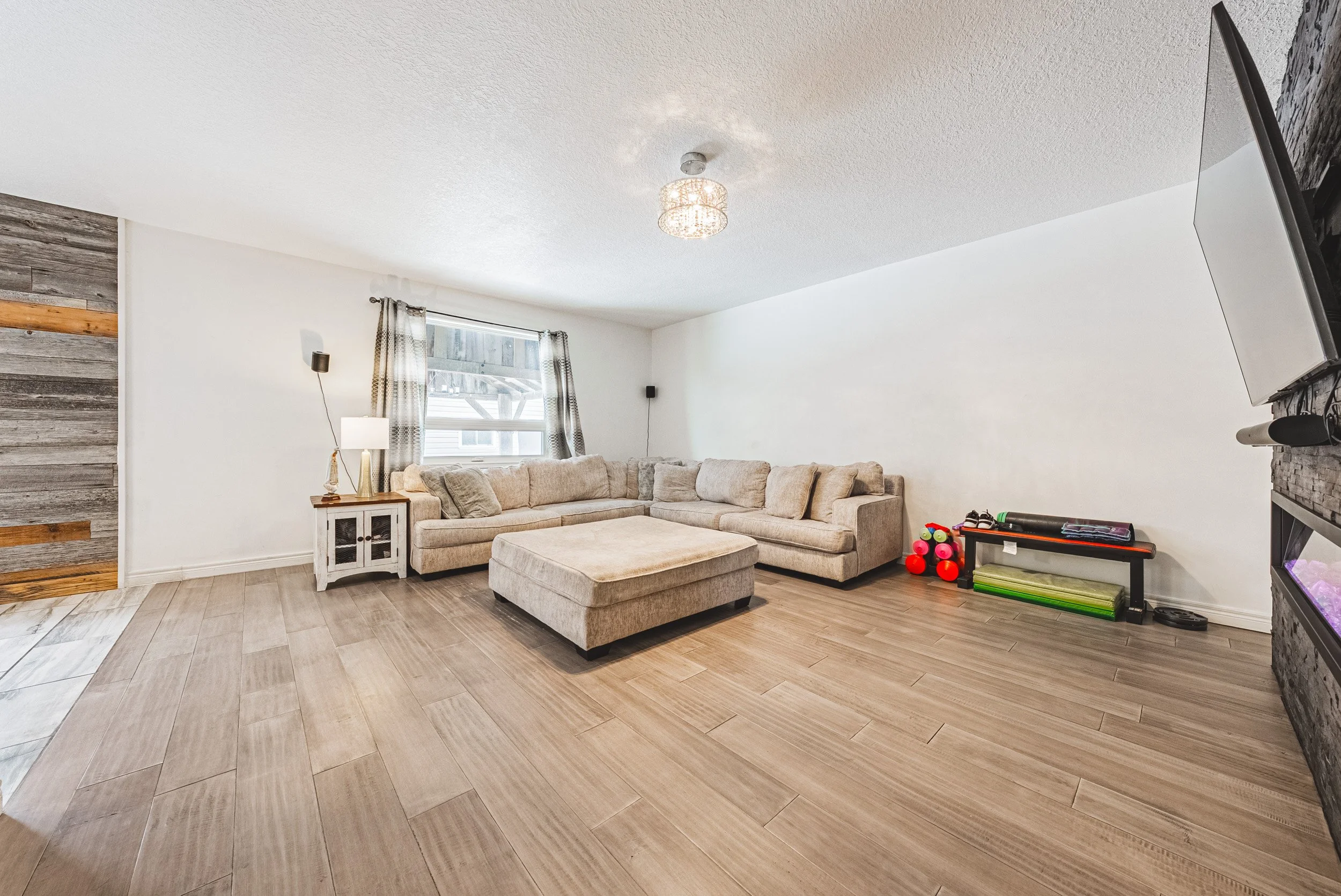 11 - 6 Second Rd W, Stoney Creek.jpg