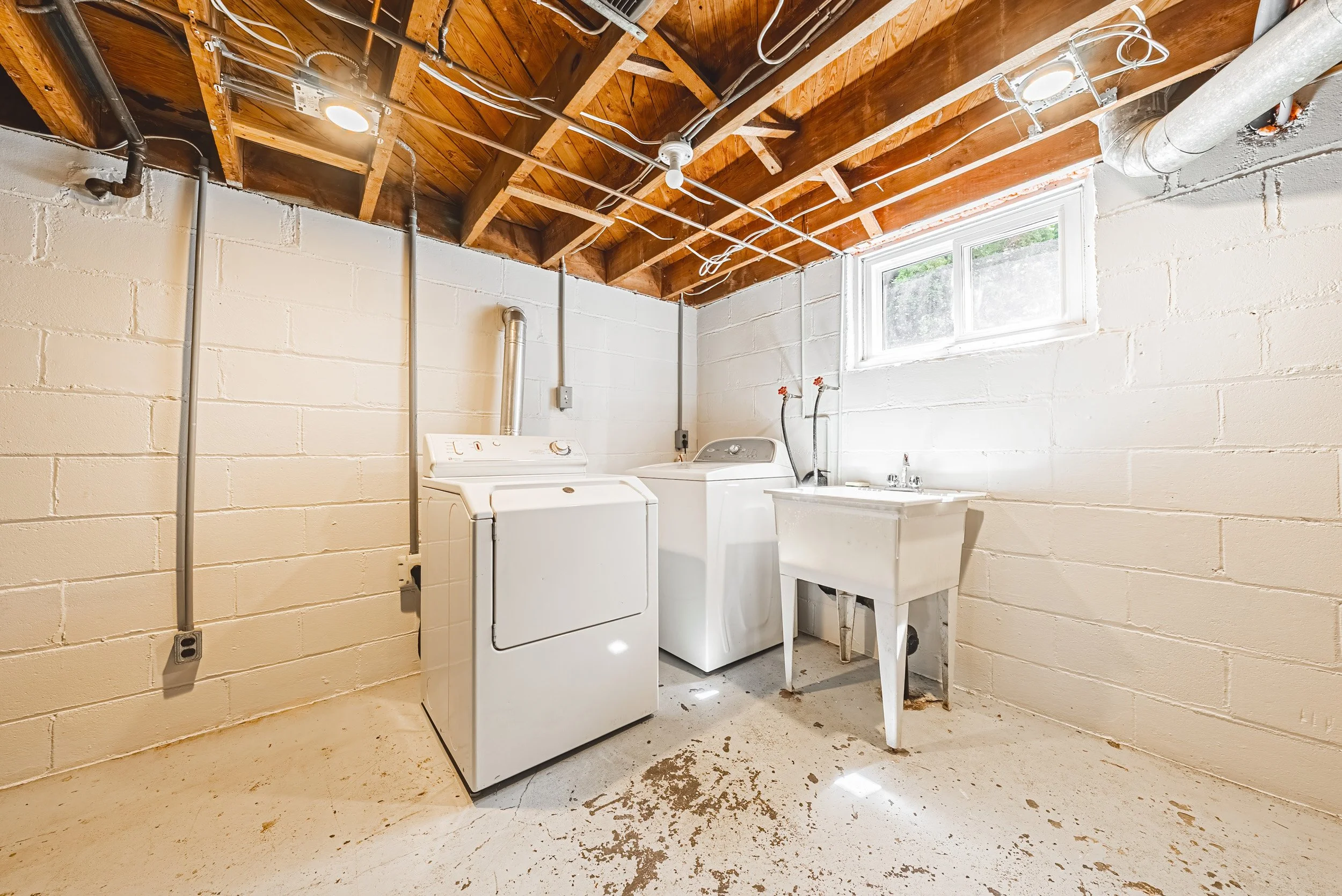 18 - 203 W 2nd St, Hamilton.jpg