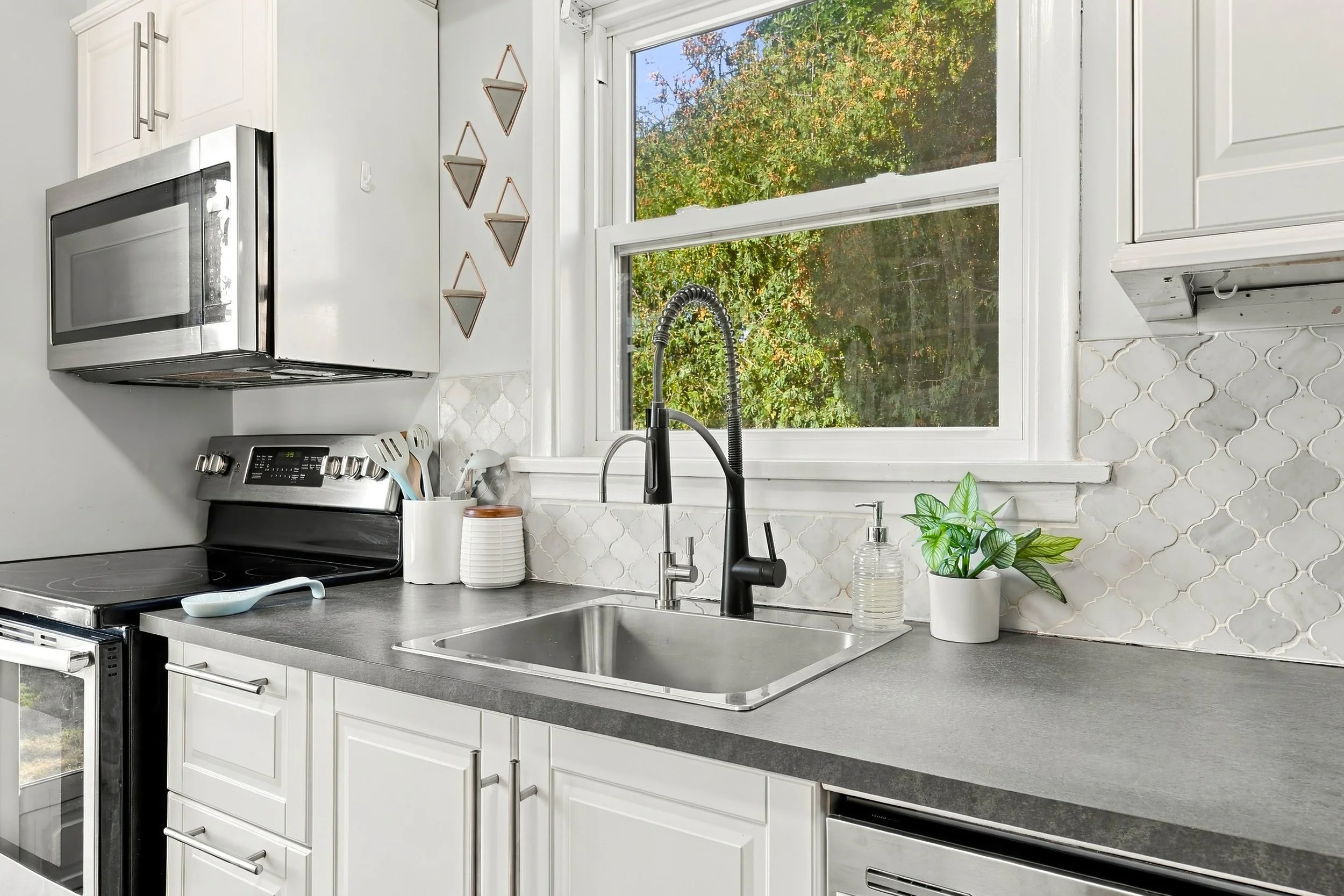 17 - 2301 Barclay Rd, Burlington.jpg