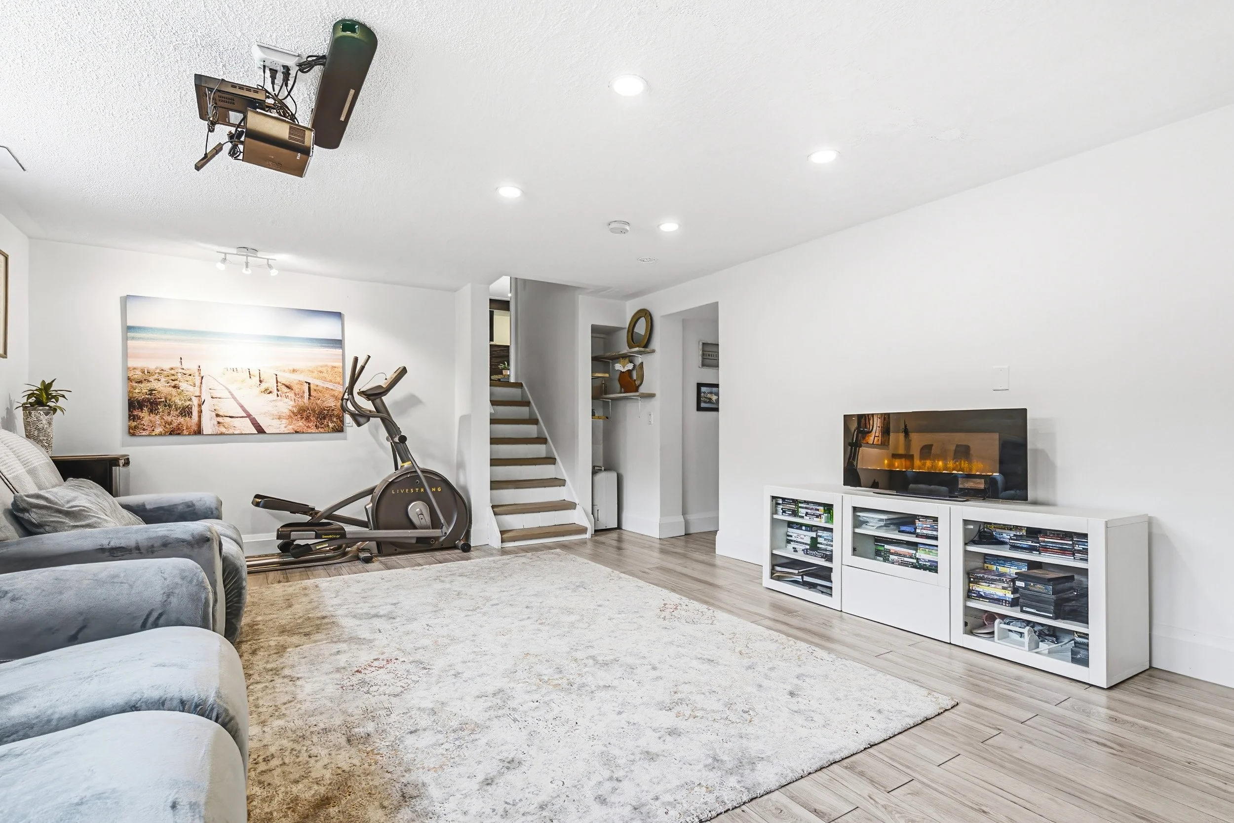 33 - 364 Fennell Ave W, Hamilton.jpg