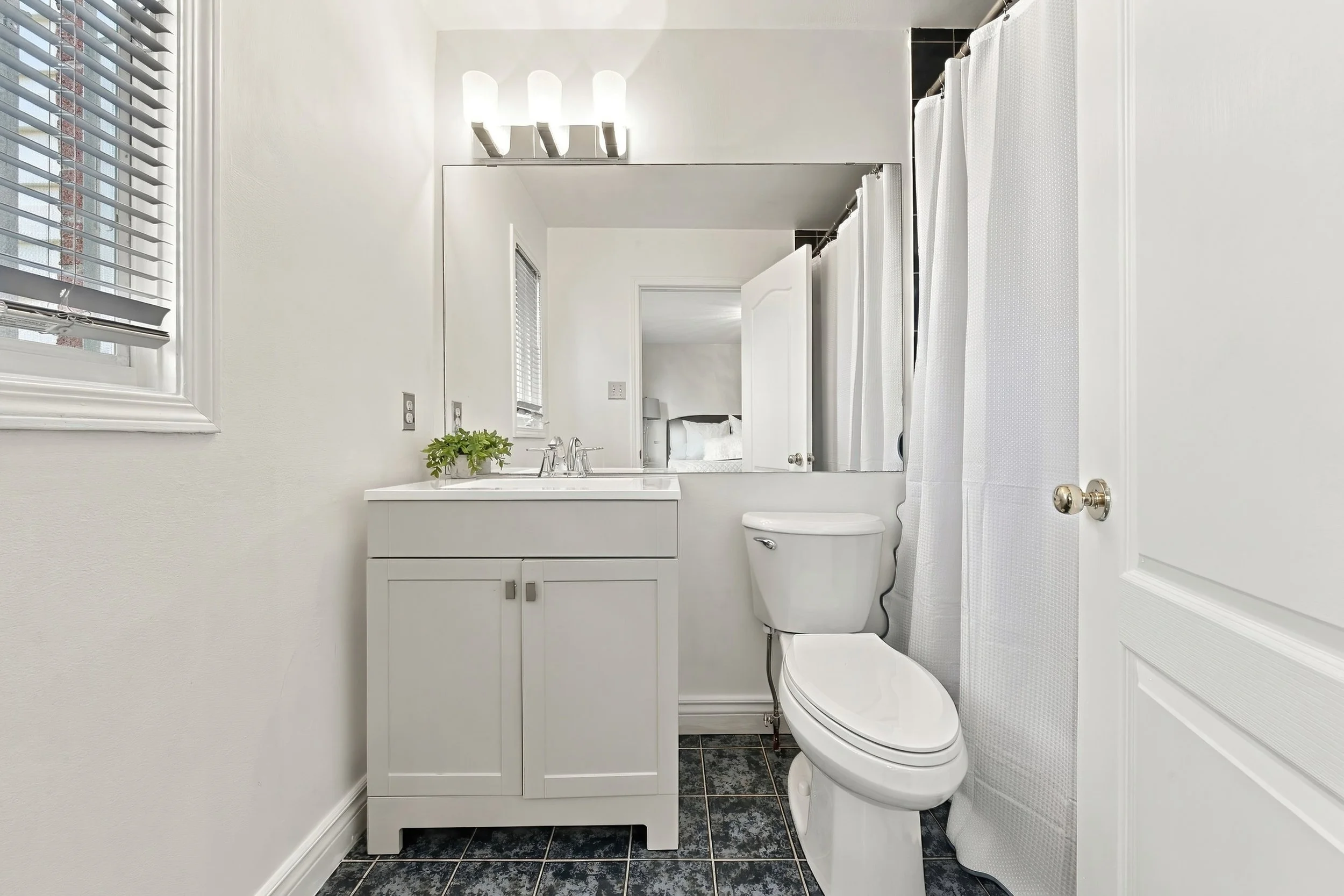 24 - 2239 Prescott Pl, Burlington.jpg