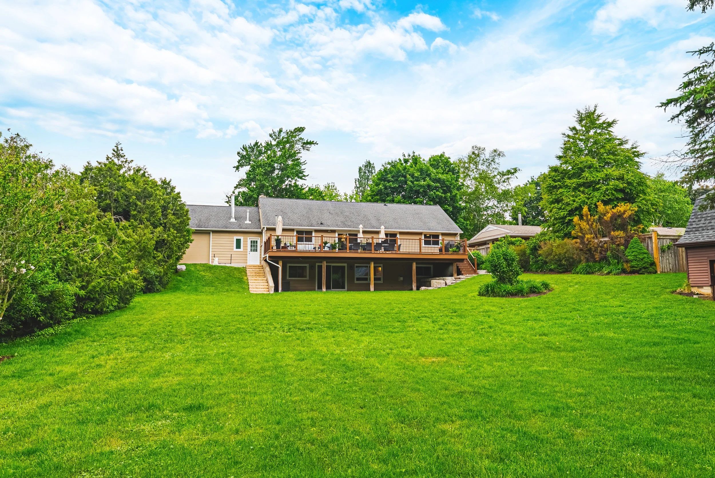 40 - 4897 Victoria Ave N, Vineland Station.jpg