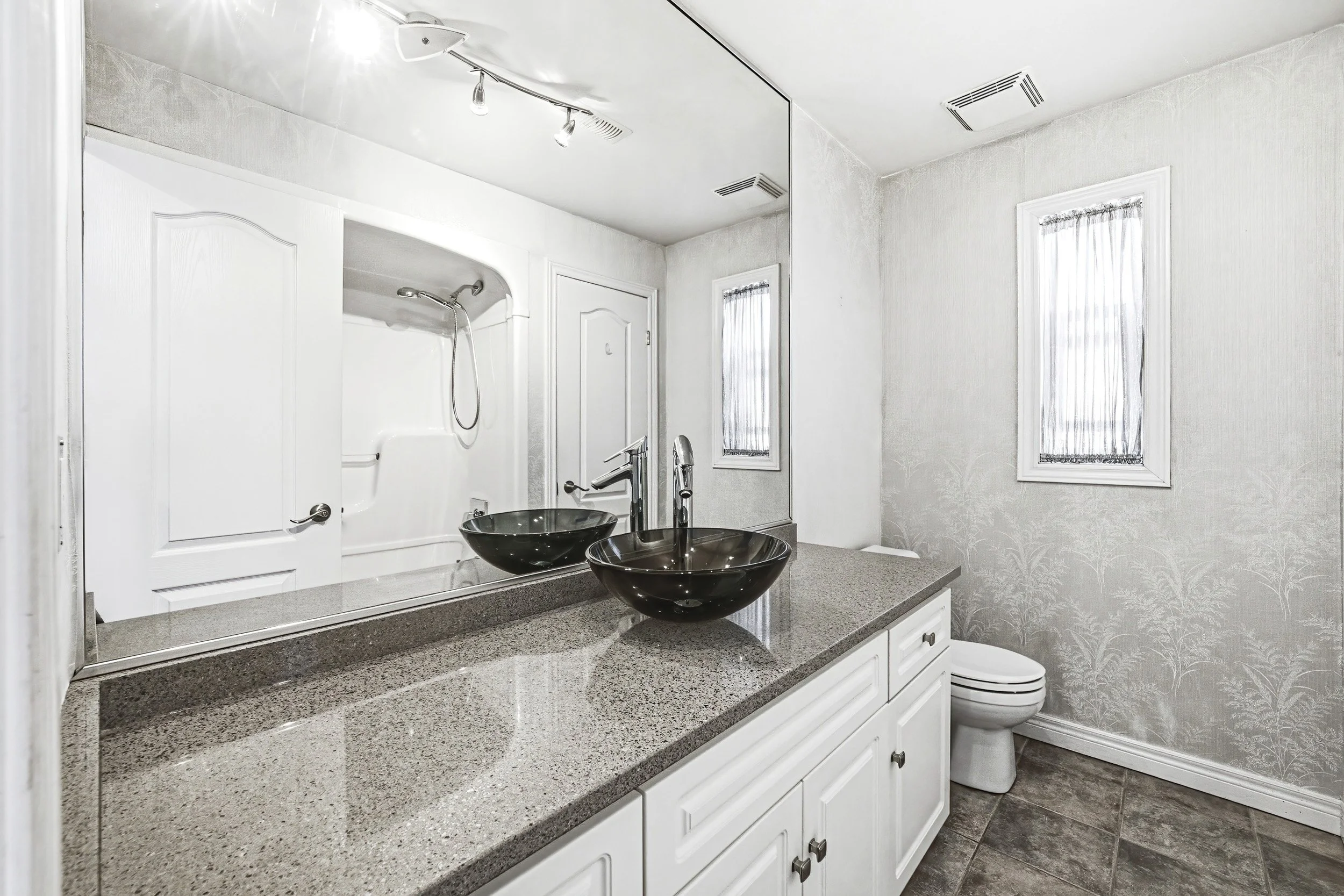18 - 515 N Service Rd #22, Stoney Creek.jpg