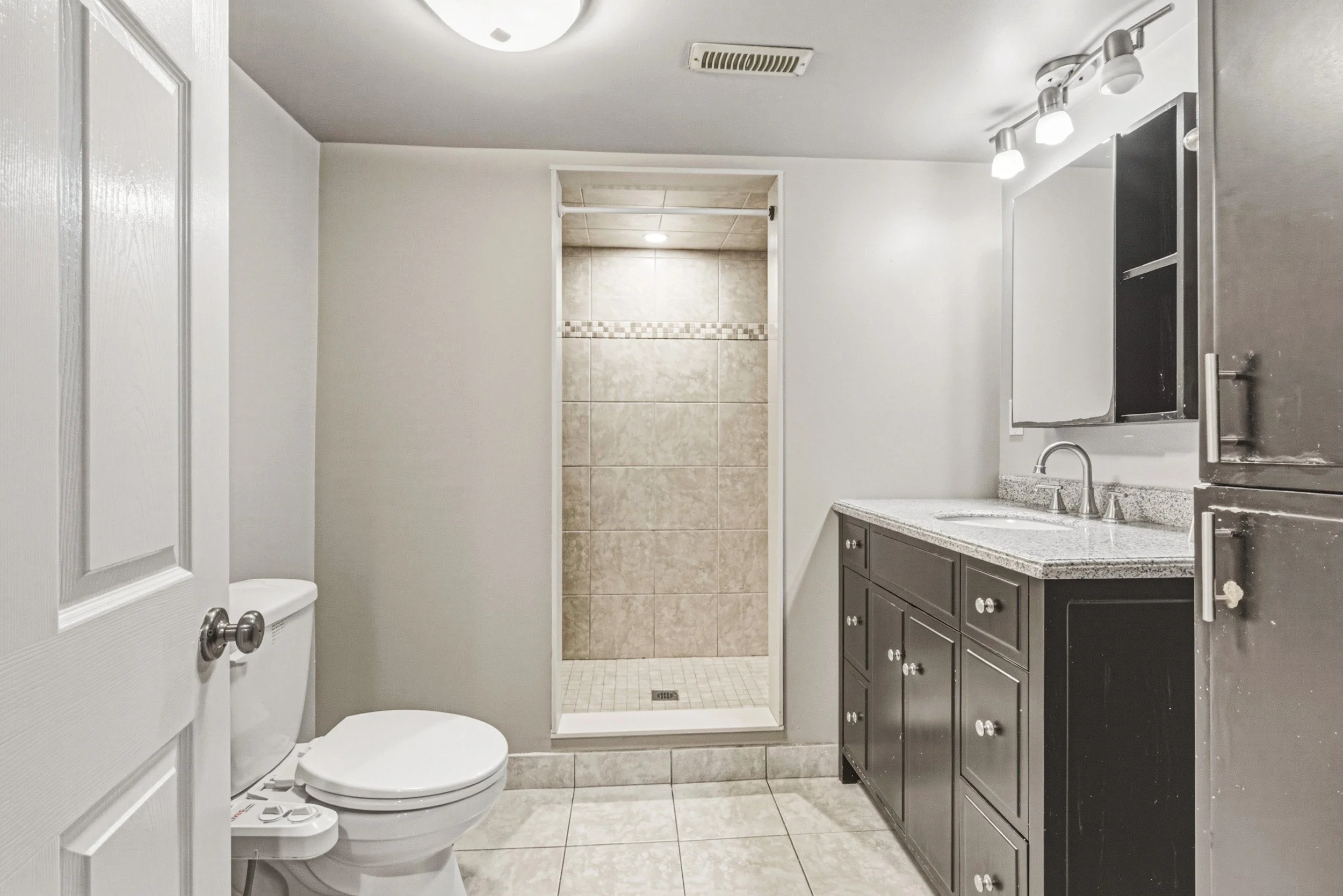 35 - 21 Moss Blvd, Dundas.jpg