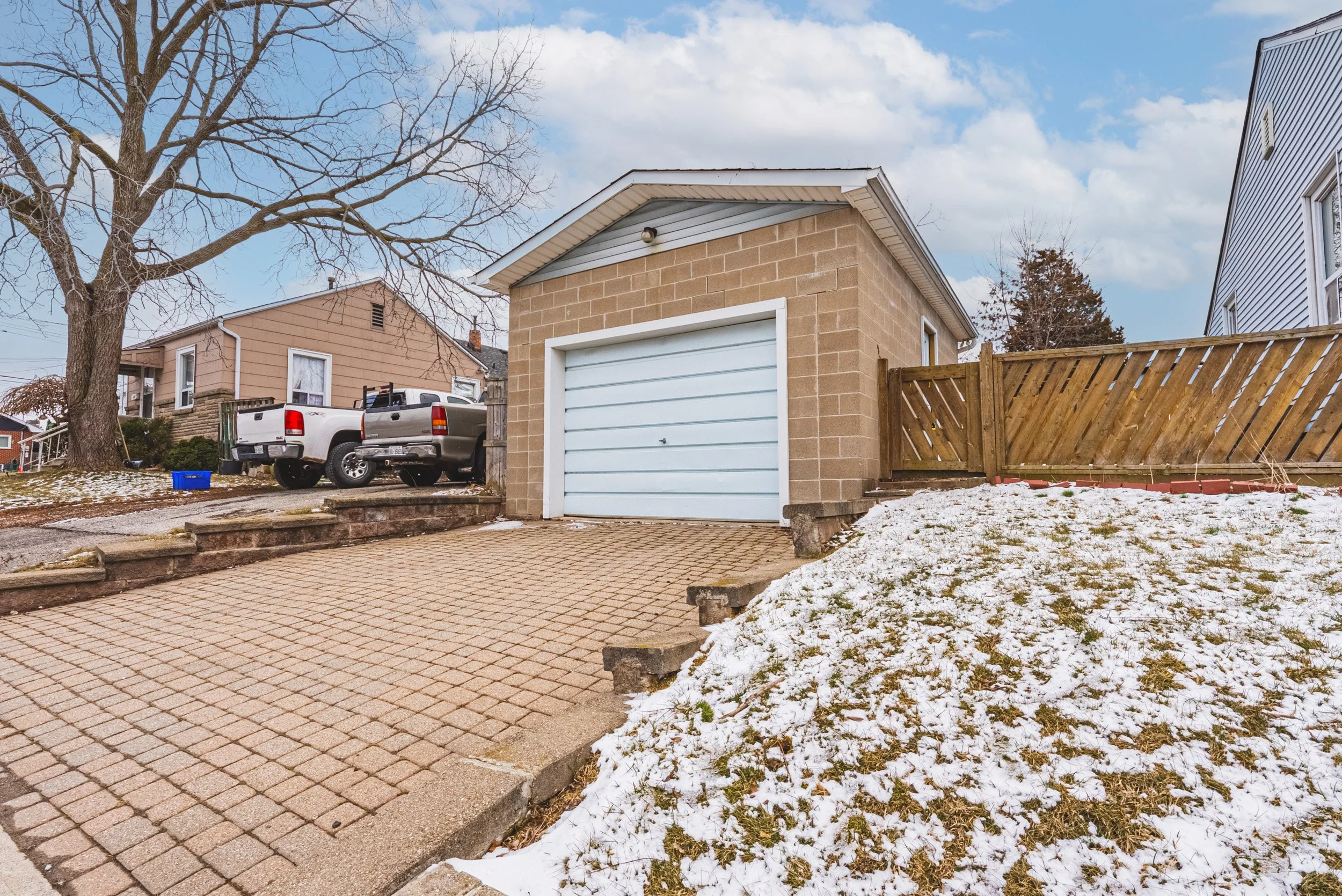 35 - 1124 Dunsmure, Hamilton.jpg