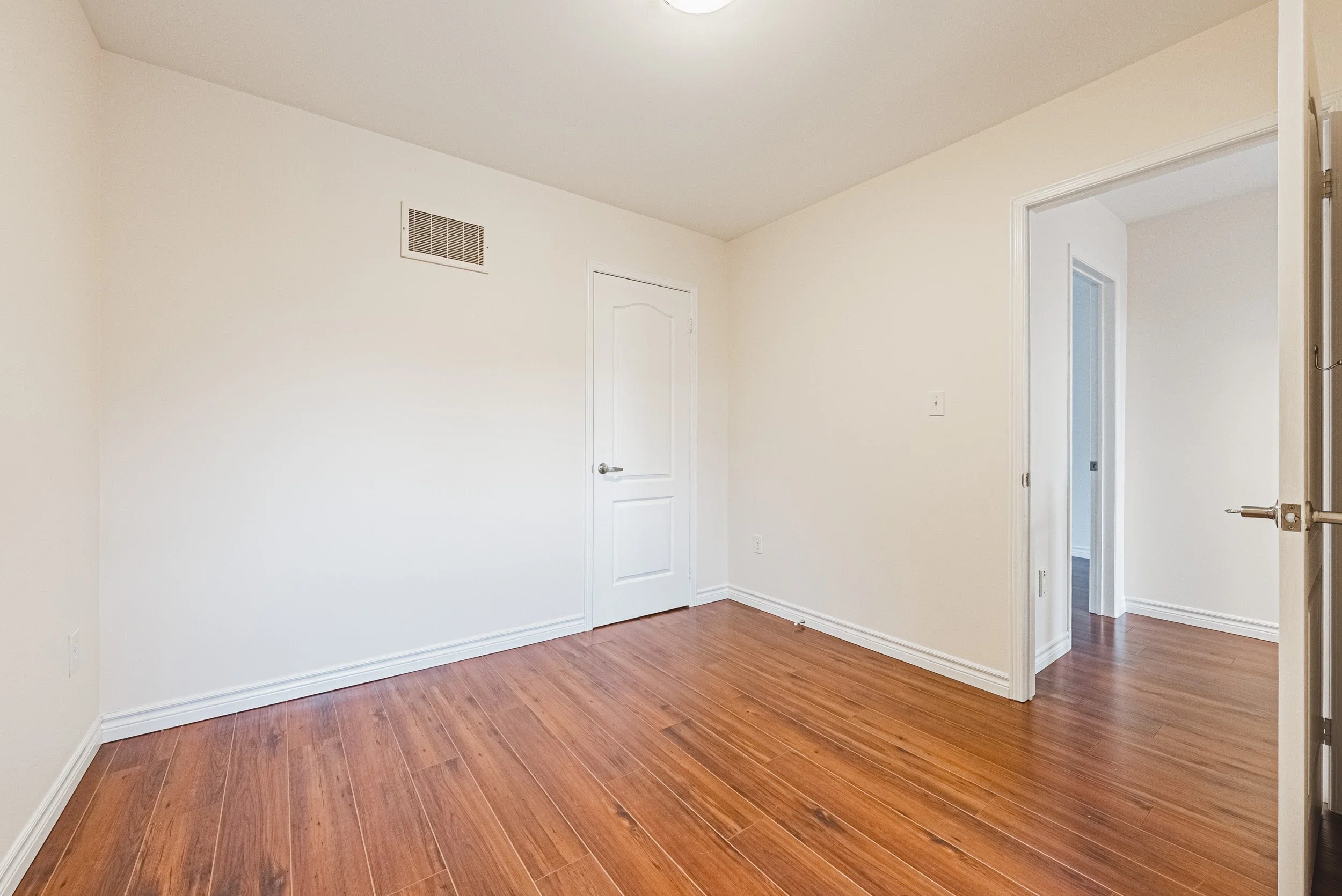 21 - 2412 Curtis Rd, Burlington.jpg