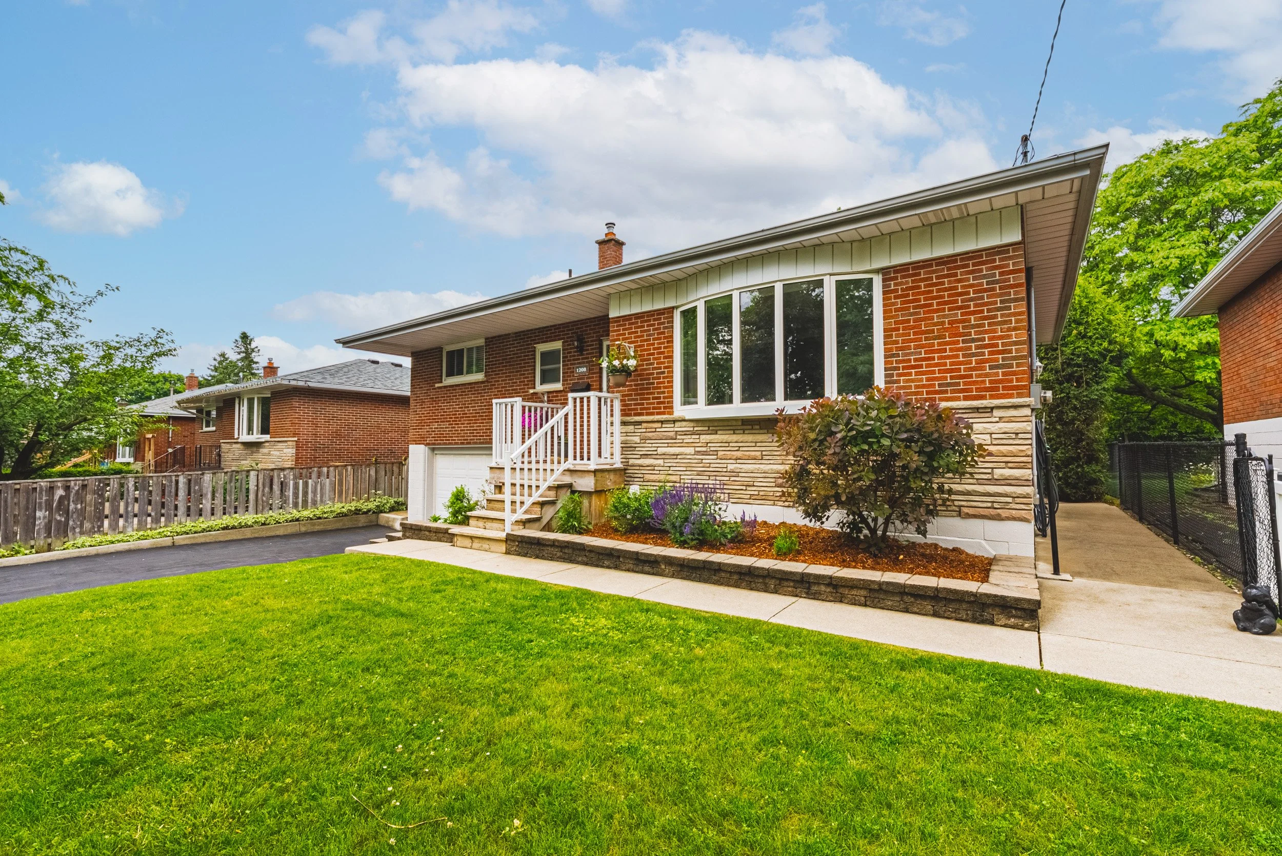 1 - 1208 Homewood Dr, Burlington.jpg