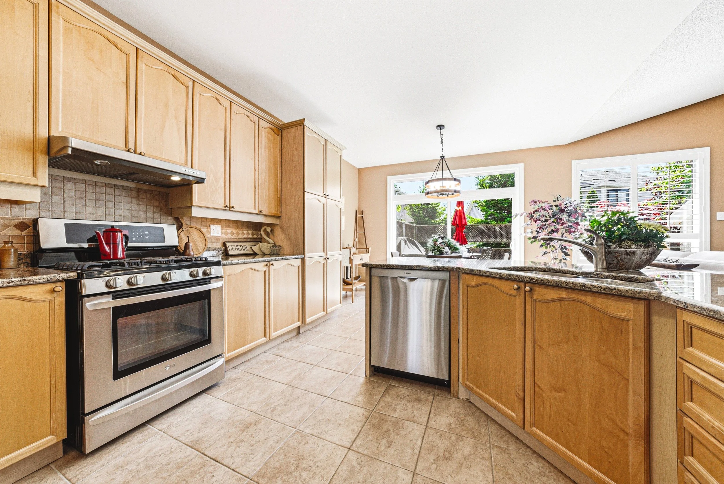 15 - 1588 Ramshaw Cres, Milton.jpg