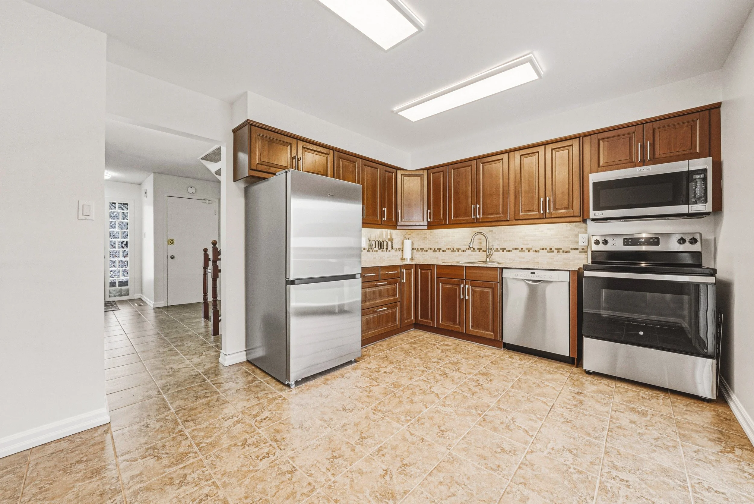 16 - 4 Mount Forest Dr, Brampton.jpg