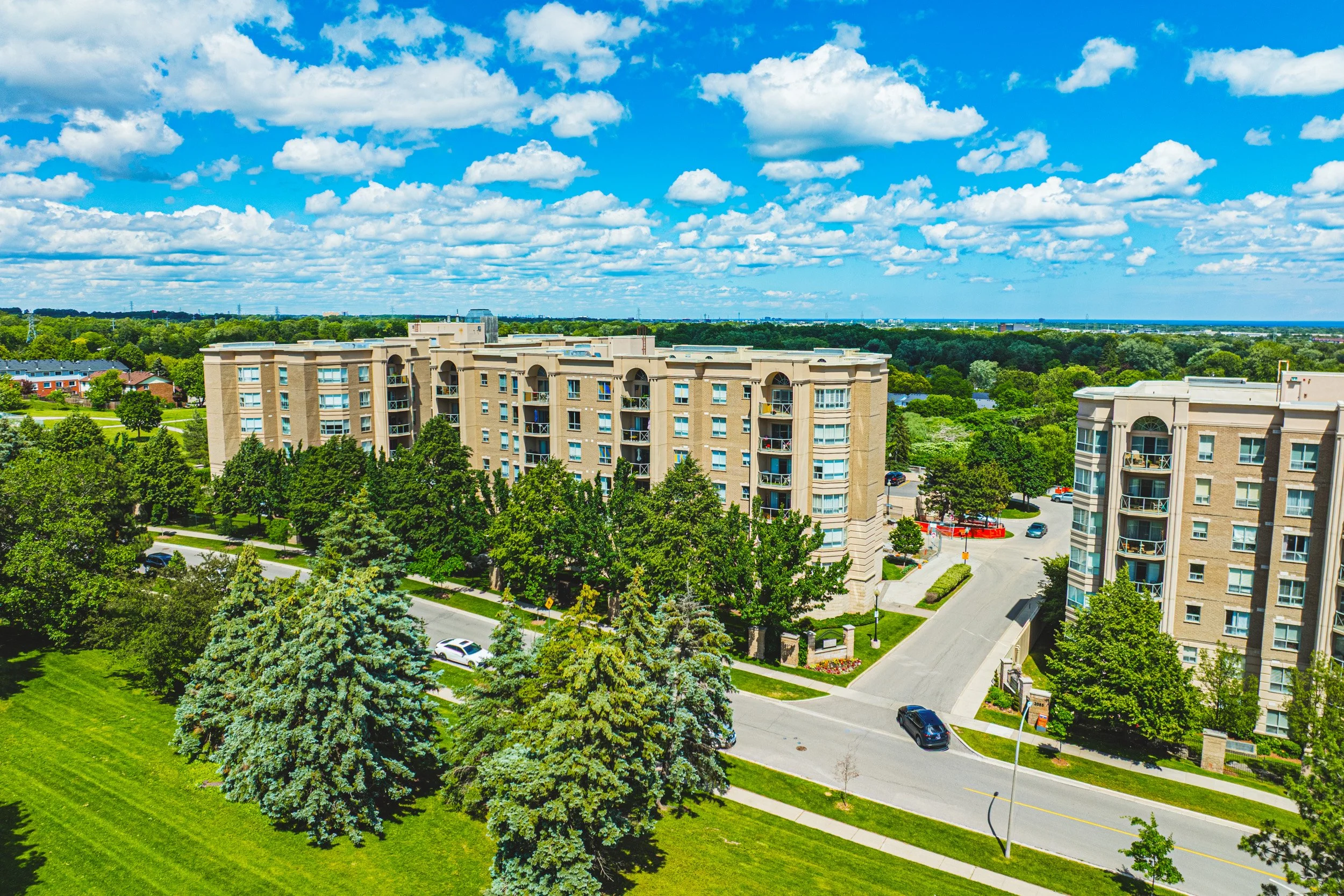 14 - 2075 Amherst Heights Dr RE.jpg