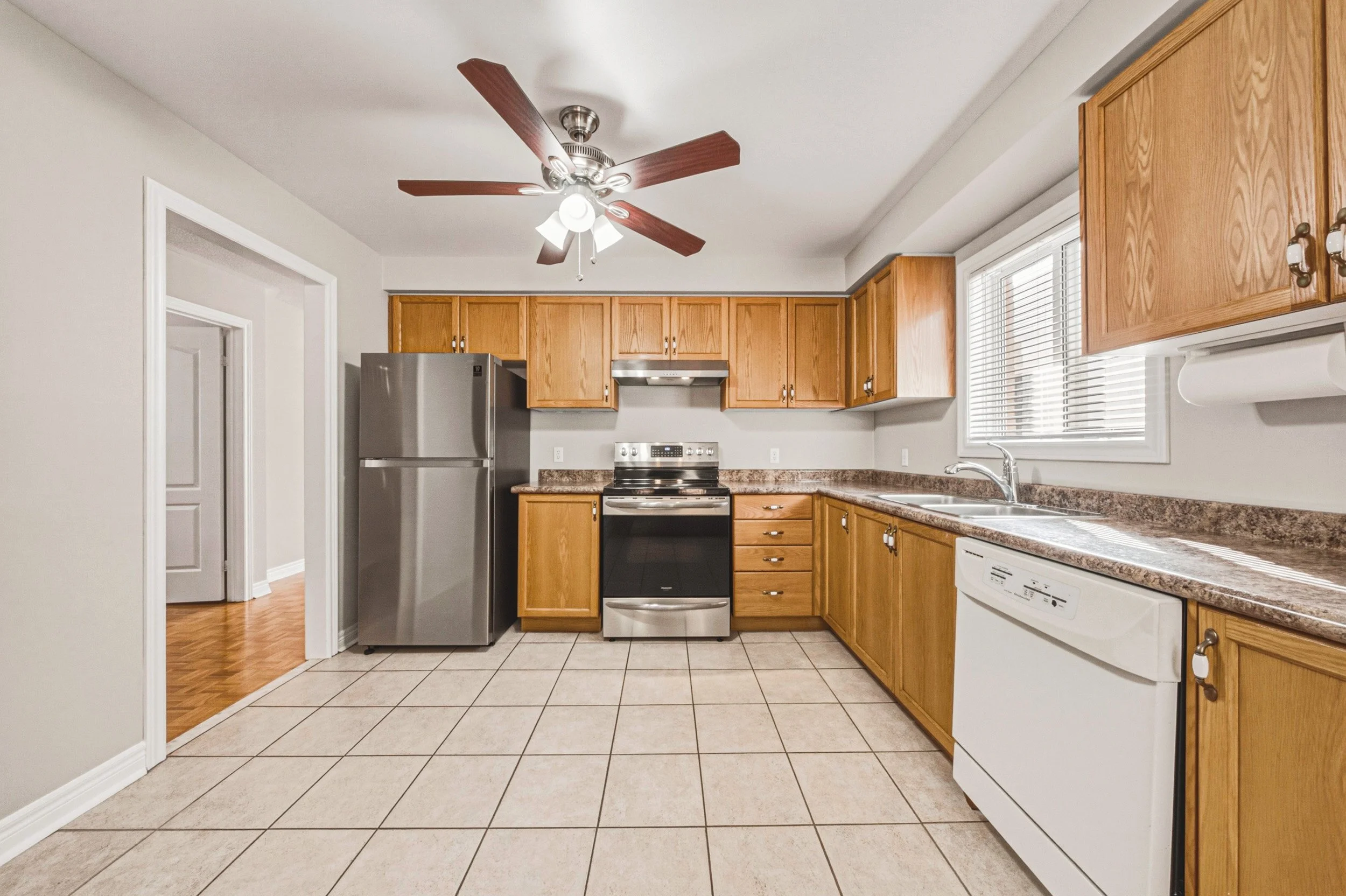 13 - 237 Mountainberry Rd, Brampton.jpg
