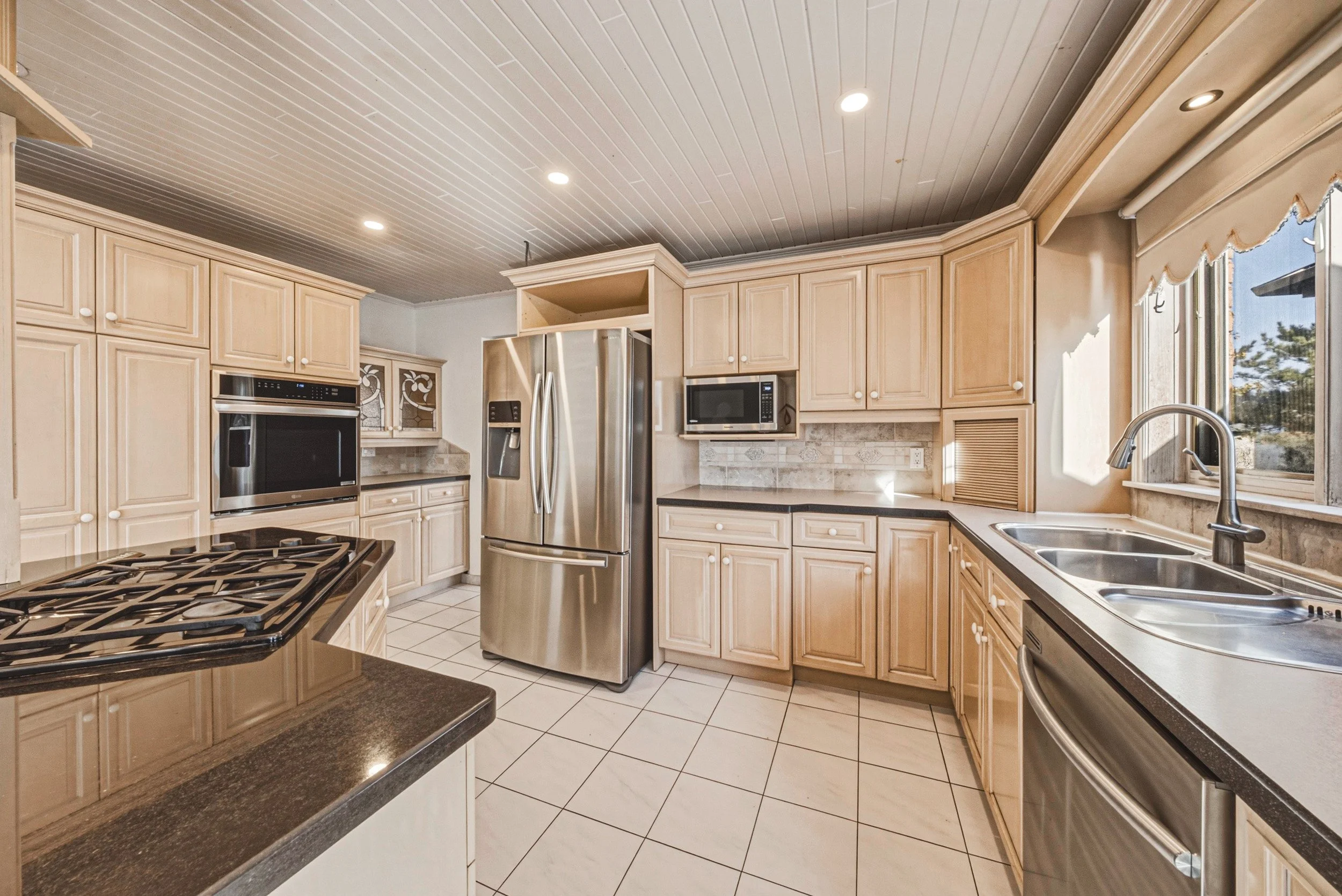 15 - 21 Moss Blvd, Dundas.jpg