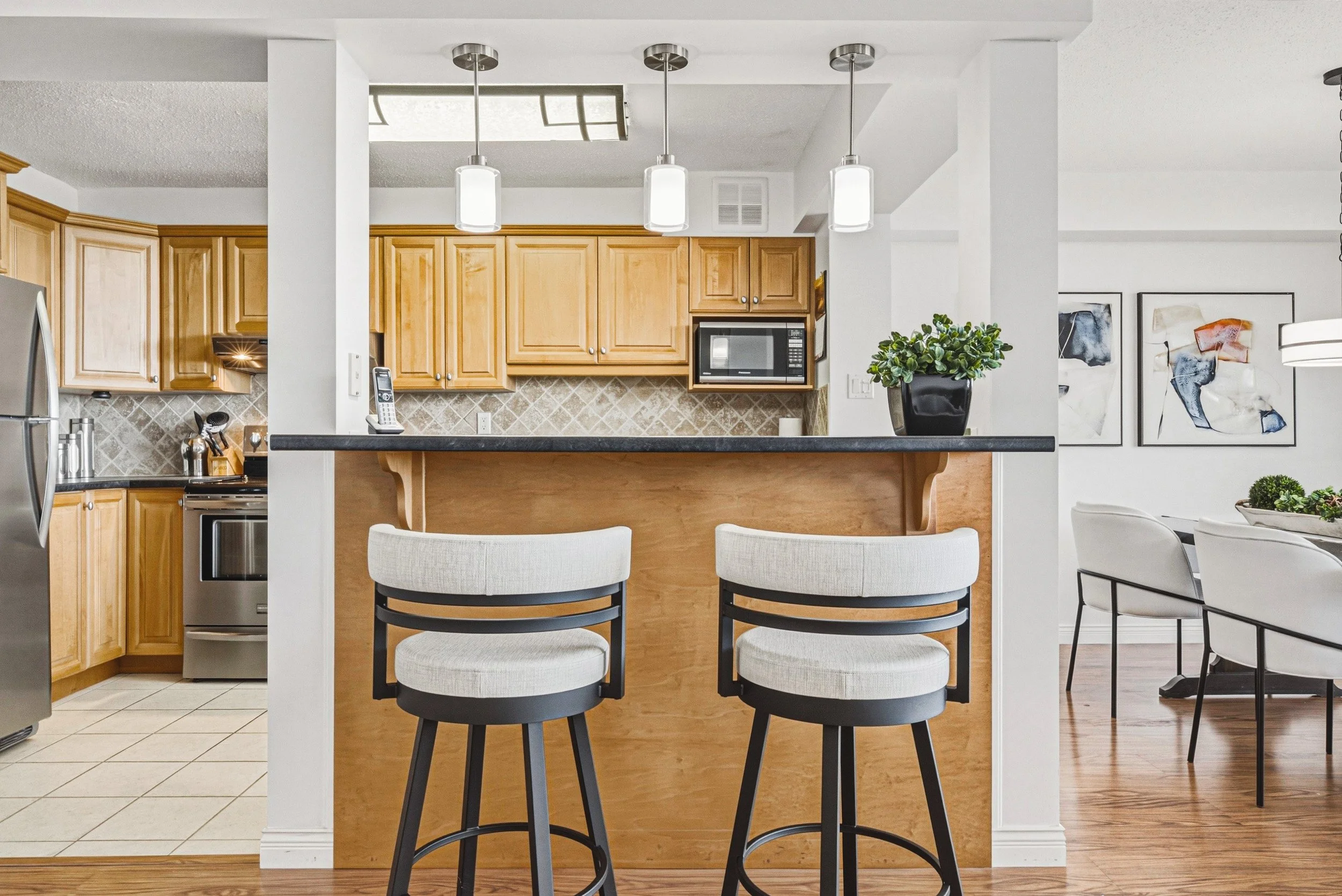 11 - 2055 Upper Middle Rd #1105, Burlington.jpg