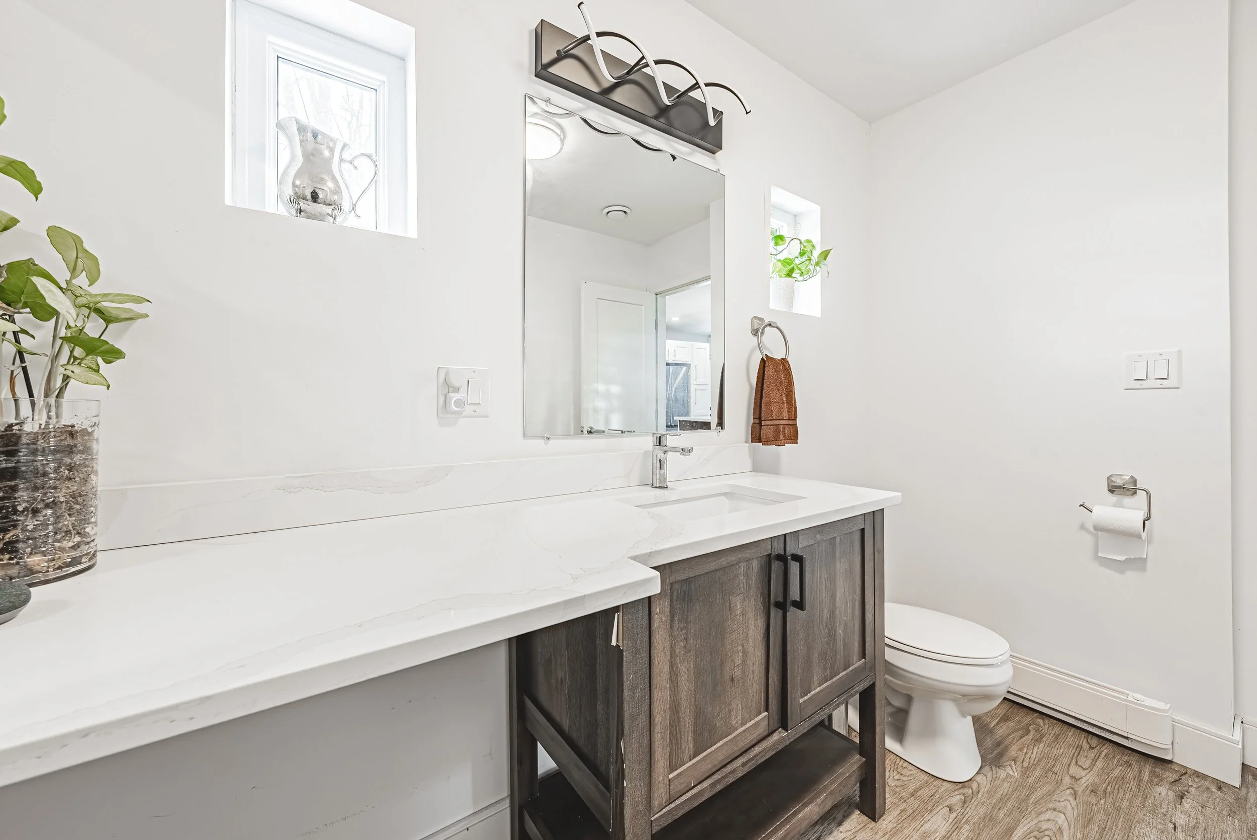 22 - 816 S Coast Dr, Selkirk.jpg