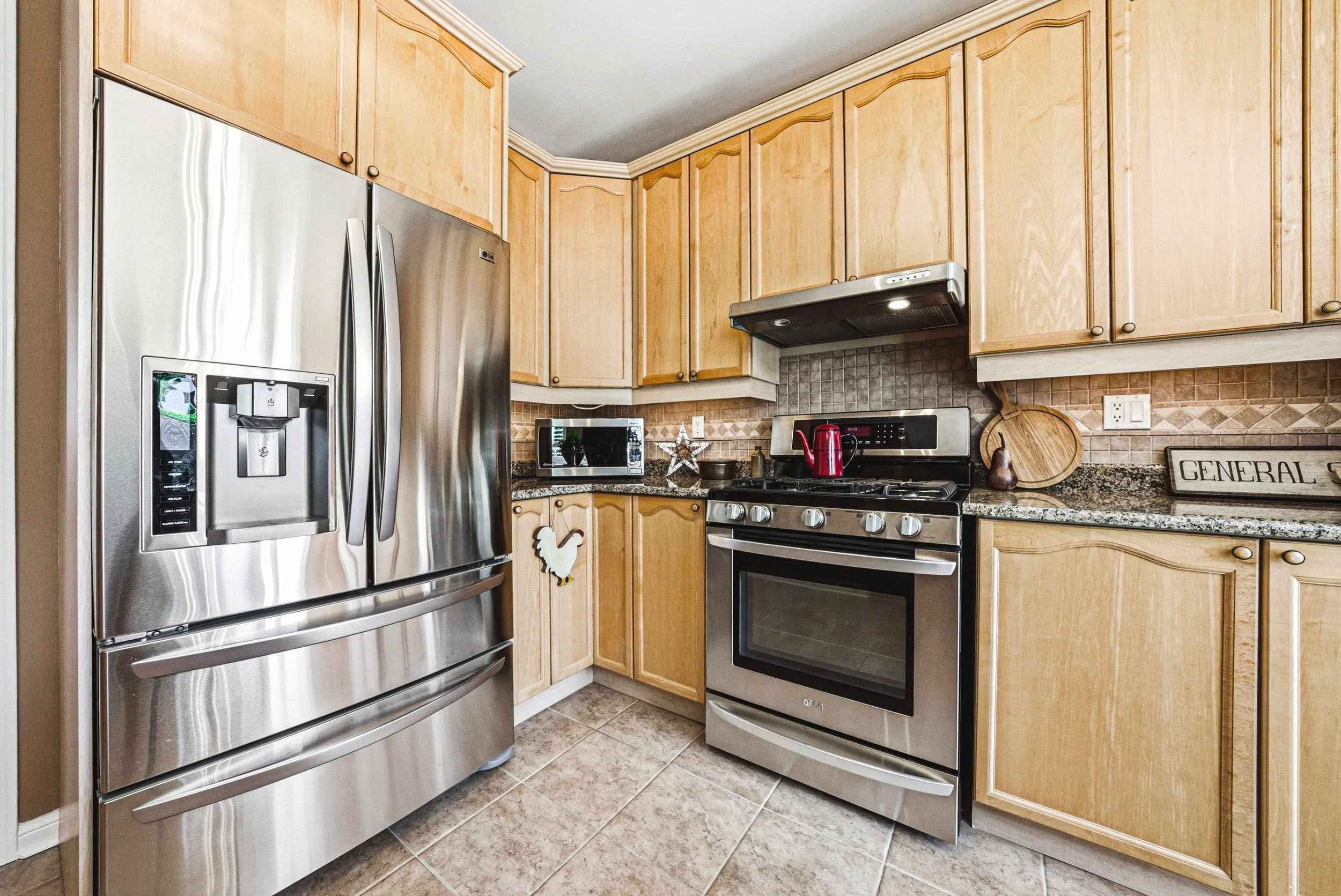 14 - 1588 Ramshaw Cres, Milton.jpg