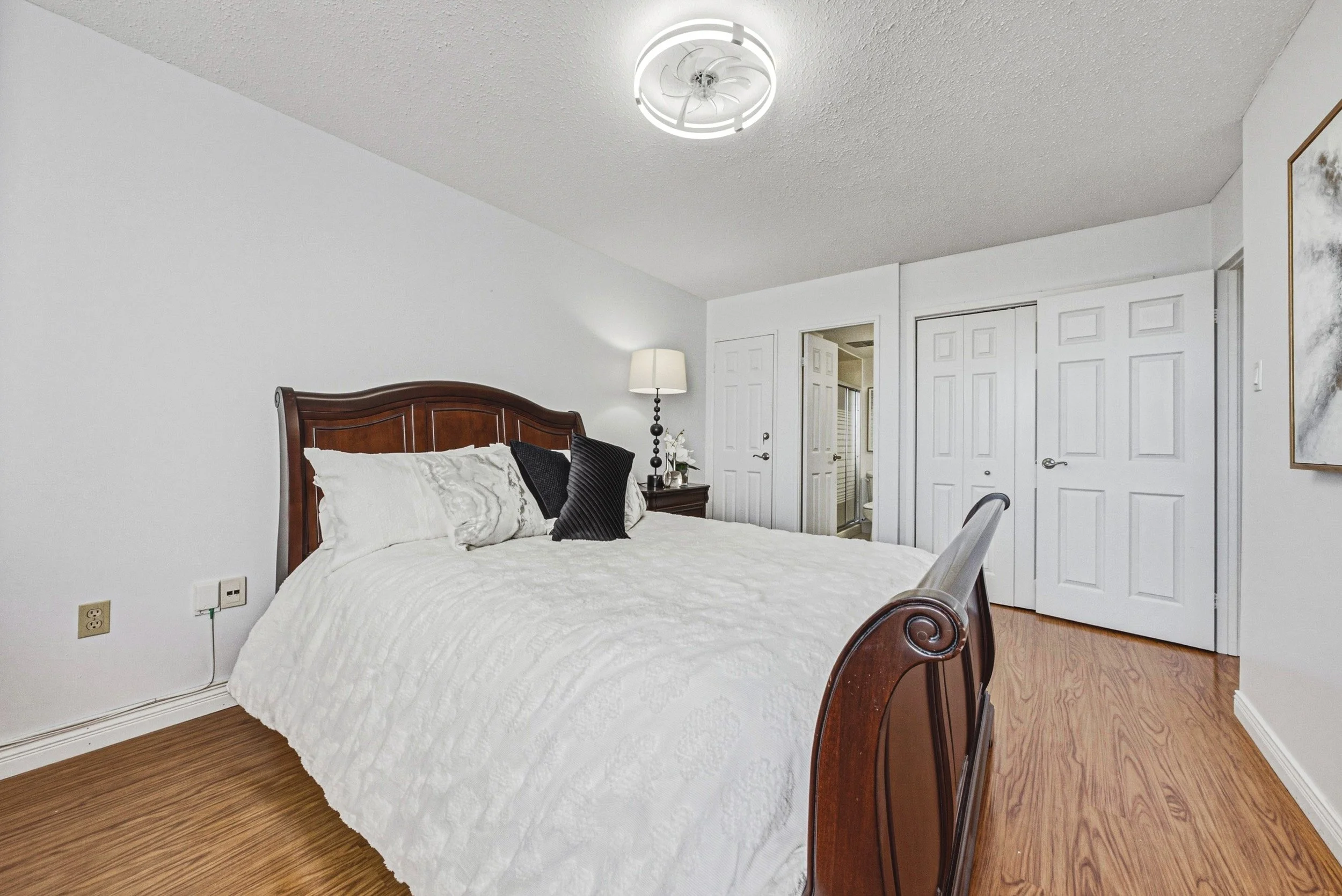 21 - 2055 Upper Middle Rd #1105, Burlington.jpg