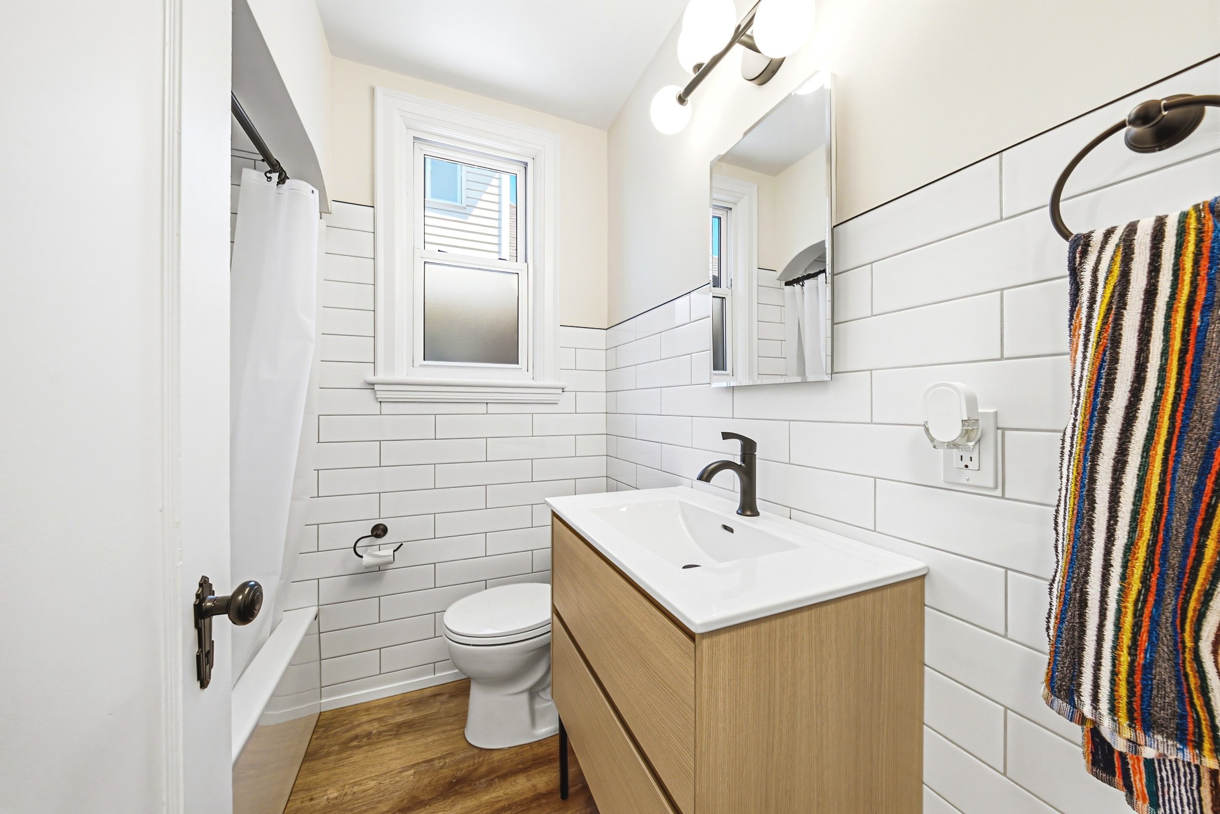 12 - 203 W 2nd St, Hamilton.jpg