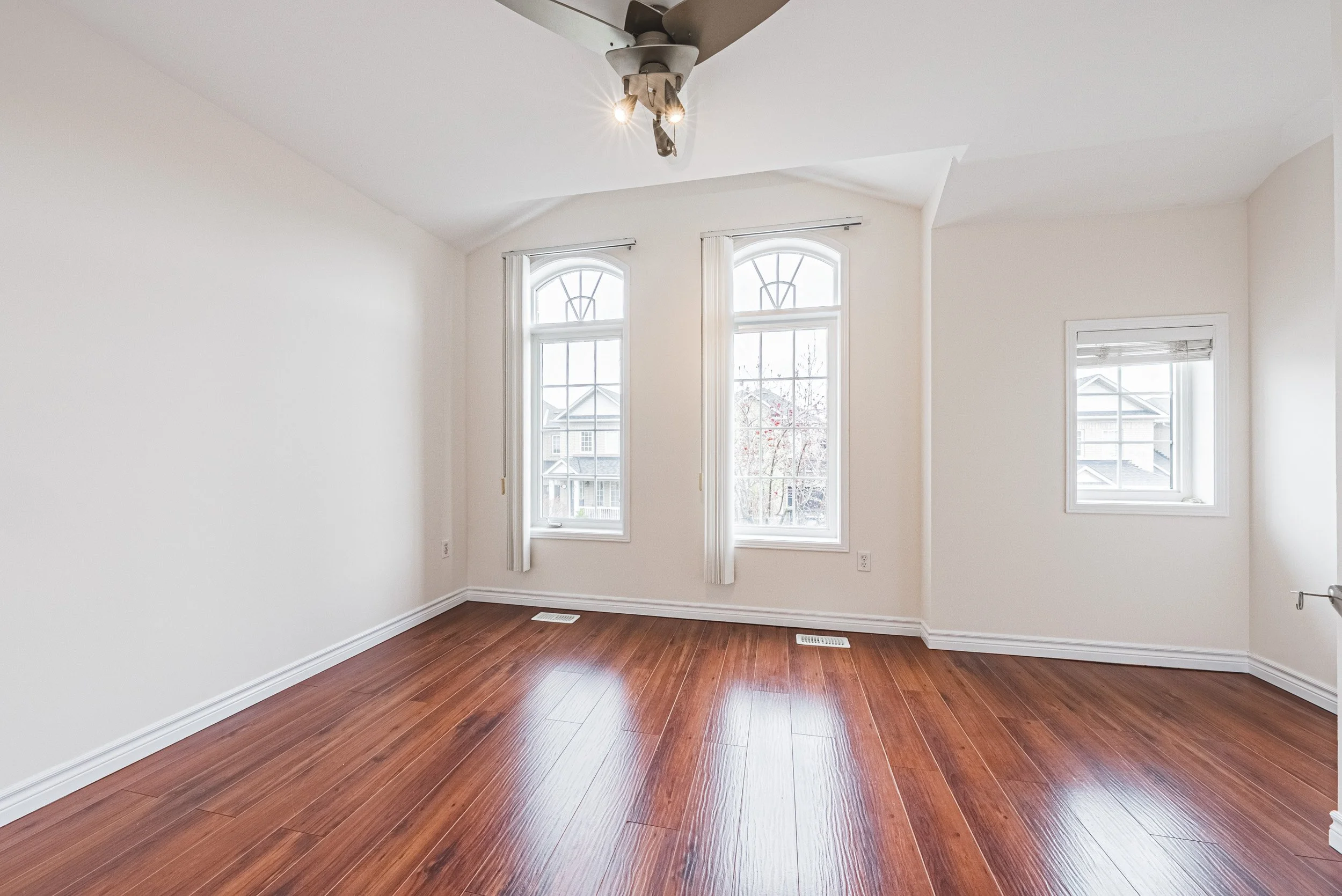 13 - 2412 Curtis Rd, Burlington.jpg