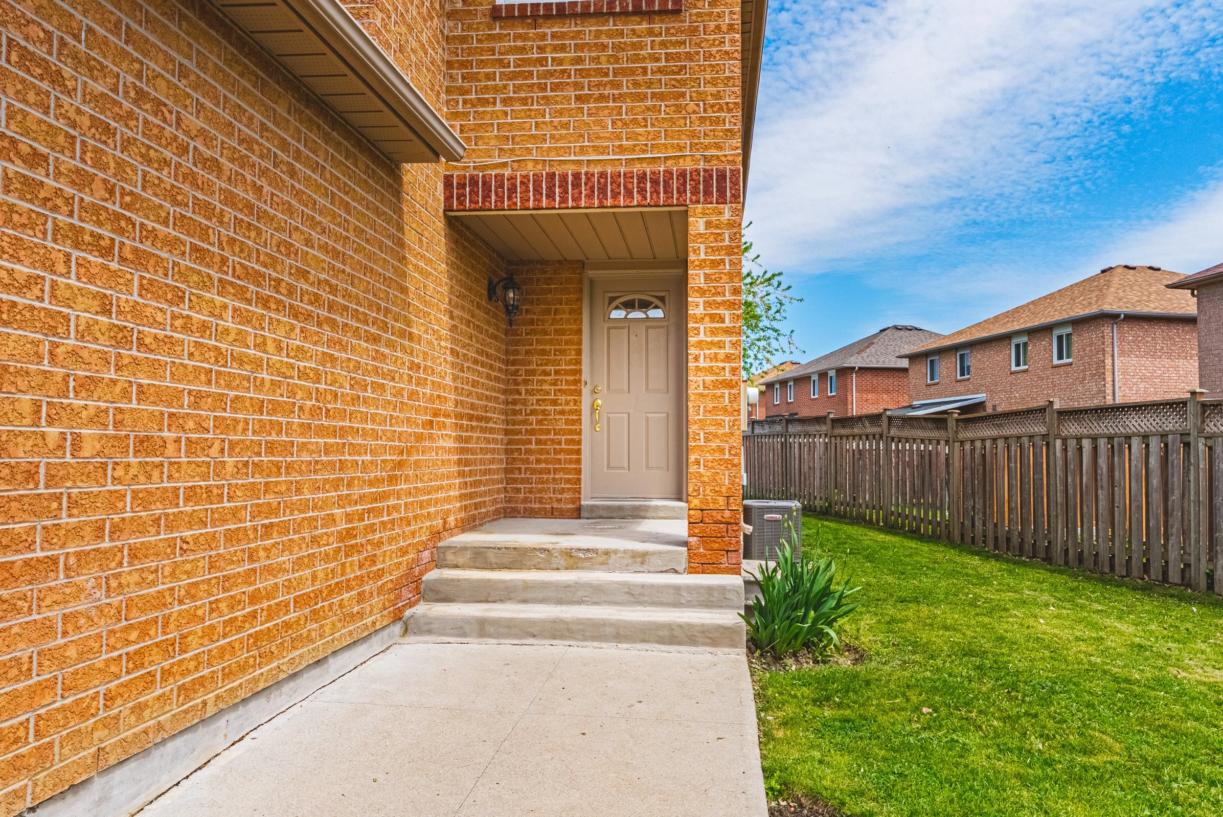3 - 155 Saddletree Trail, Brampton.jpg