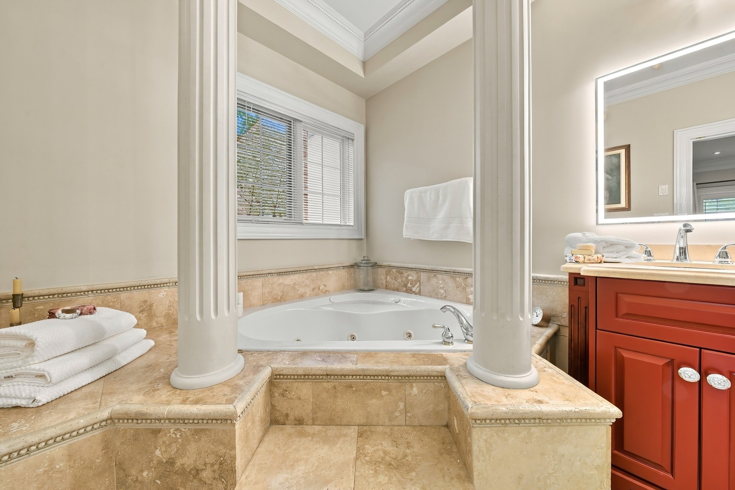 34 - 3021 Woodland Park Dr, Burlington.jpg