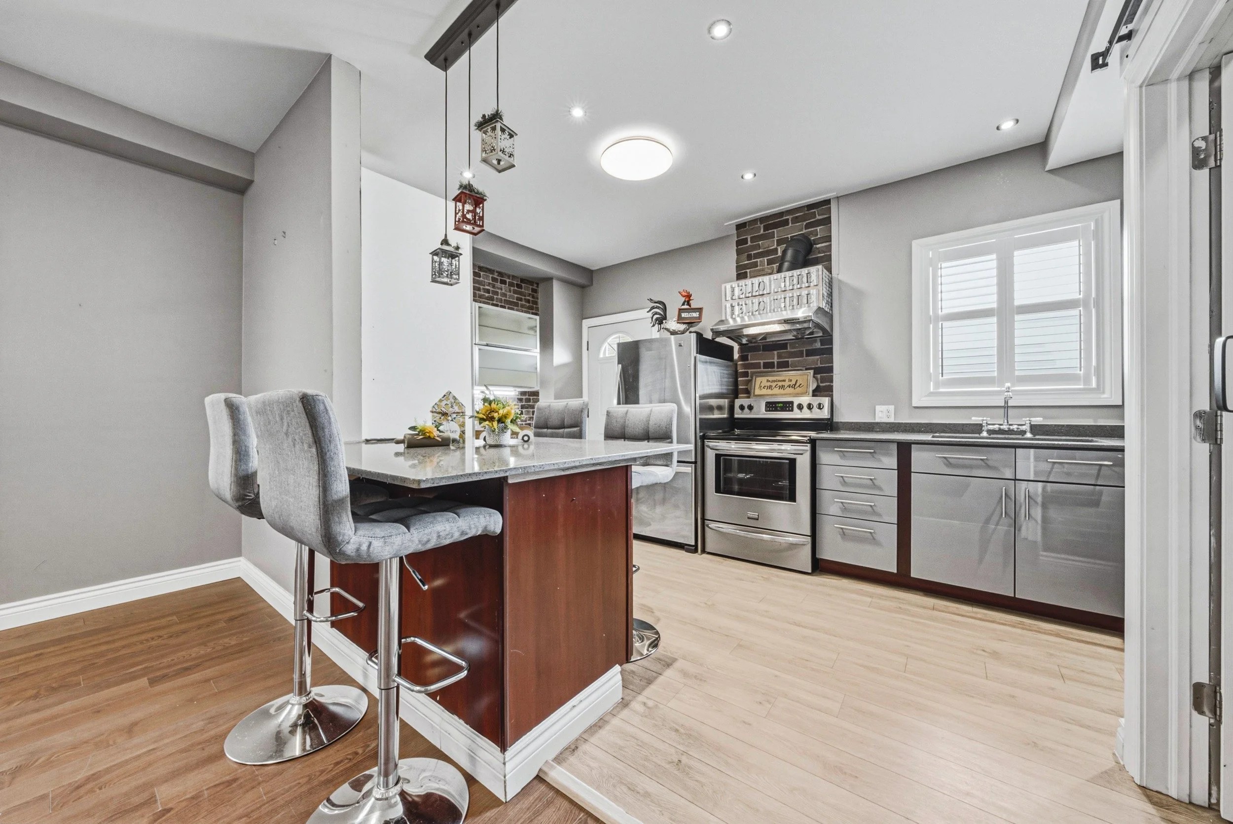 12 - 218 Grosvenor Ave N, Hamilton.jpg