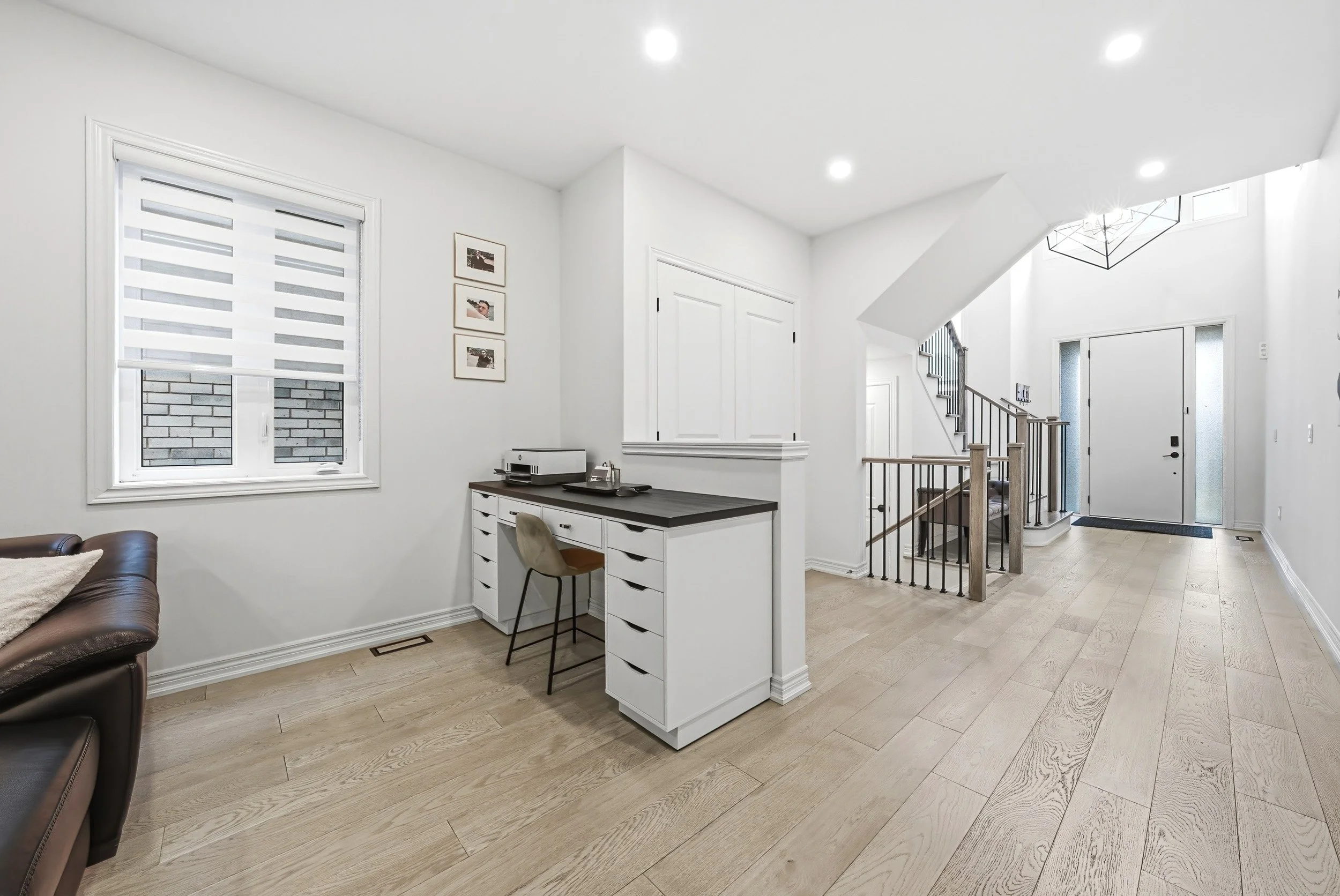 27 - 90 Robertson Rd, Ancaster.jpg