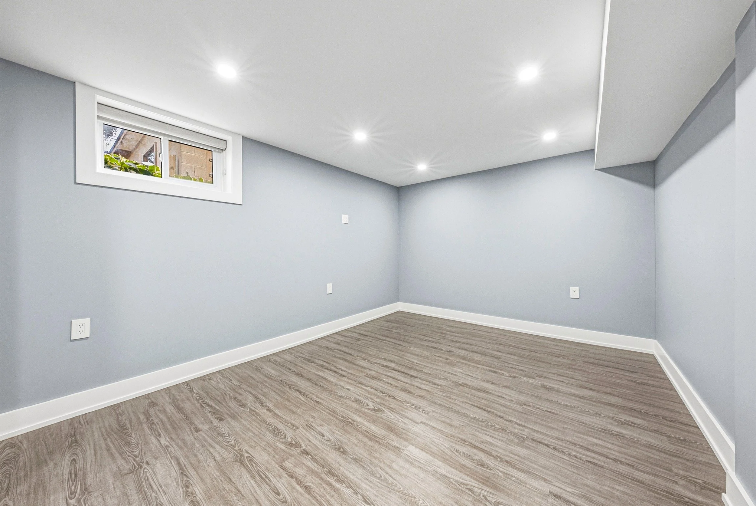 24 - 12 Stevenson Ave, London.jpg