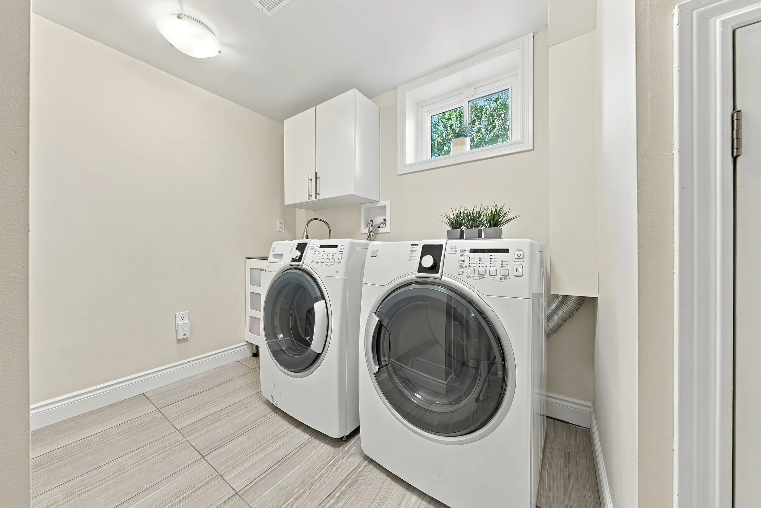 26 - 2231 Urwin Cres, Oakville.jpg