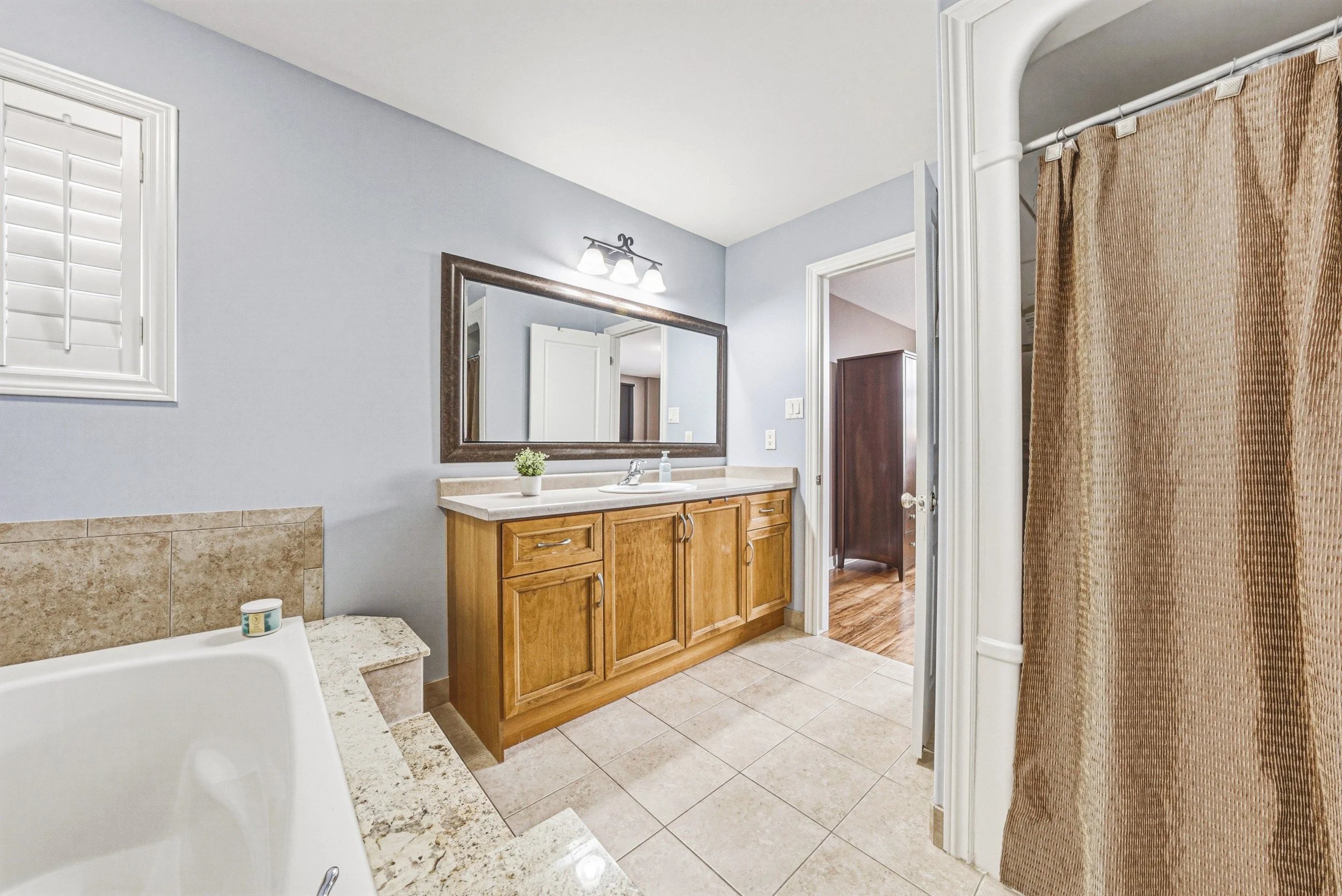 23 - 419 Dicenzo Dr, Hamilton.jpg