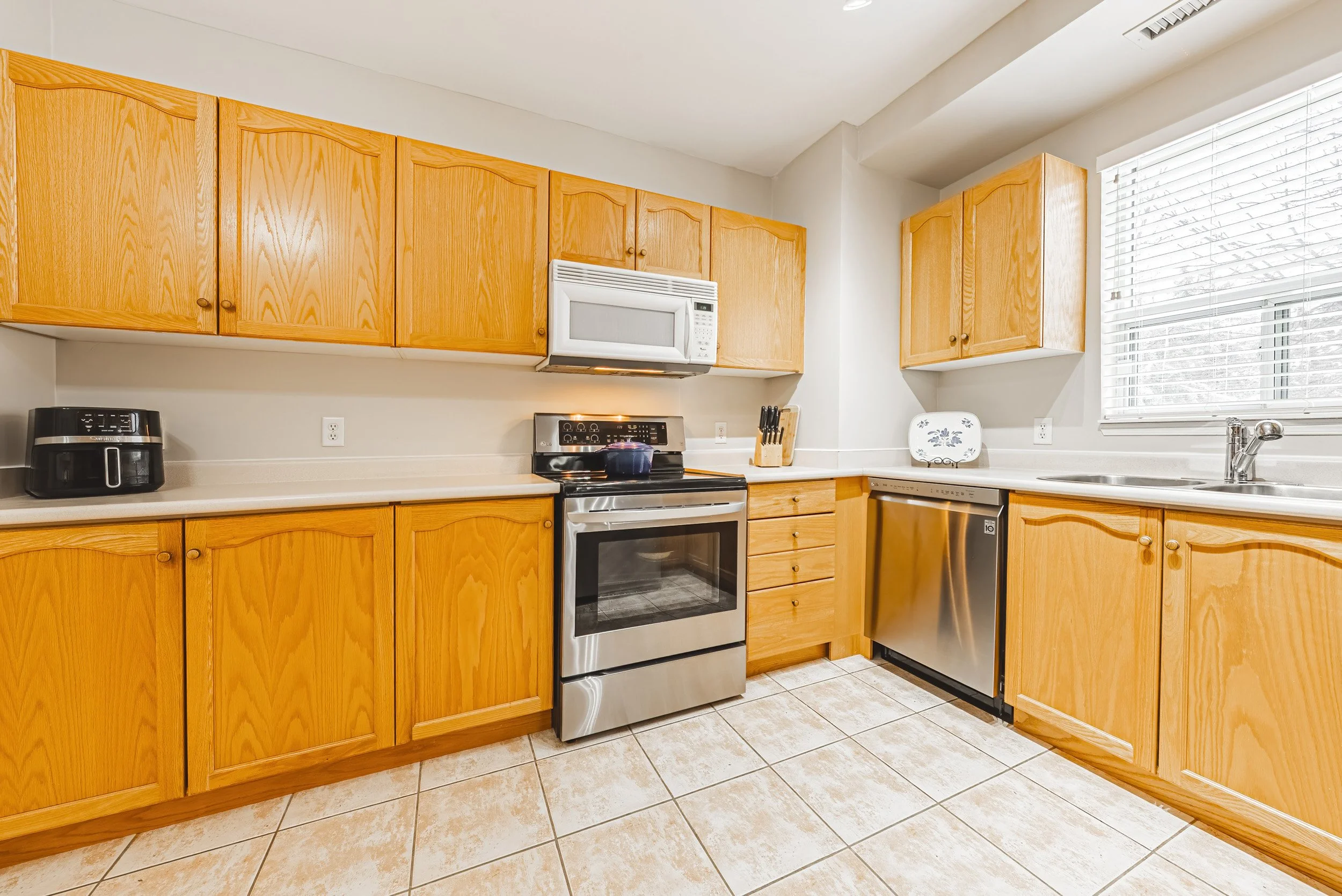 22 - 2075 Amherst Heights Dr #103, Burlington.jpg