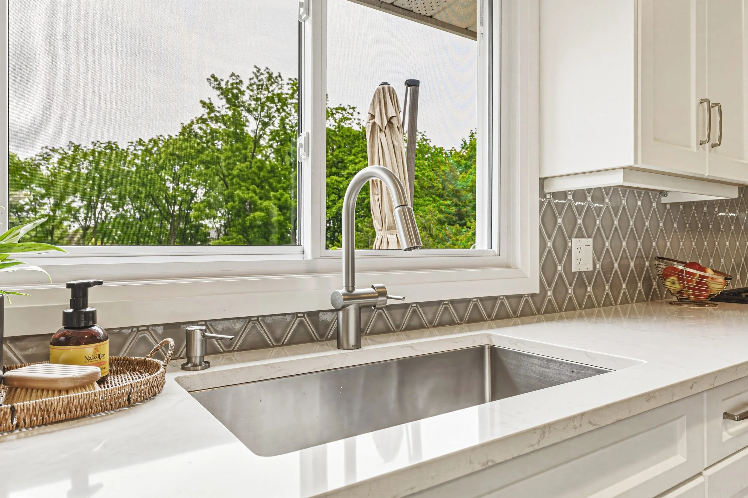 18 - 4897 Victoria Ave N, Vineland Station.jpg