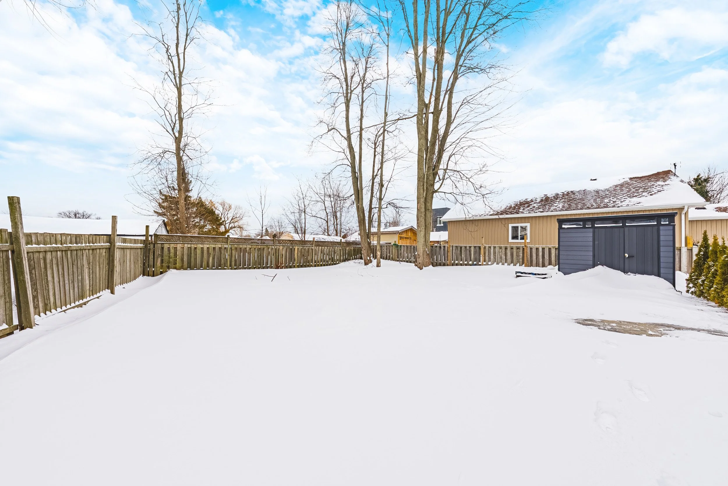 29 - 816 S Coast Dr, Selkirk.jpg