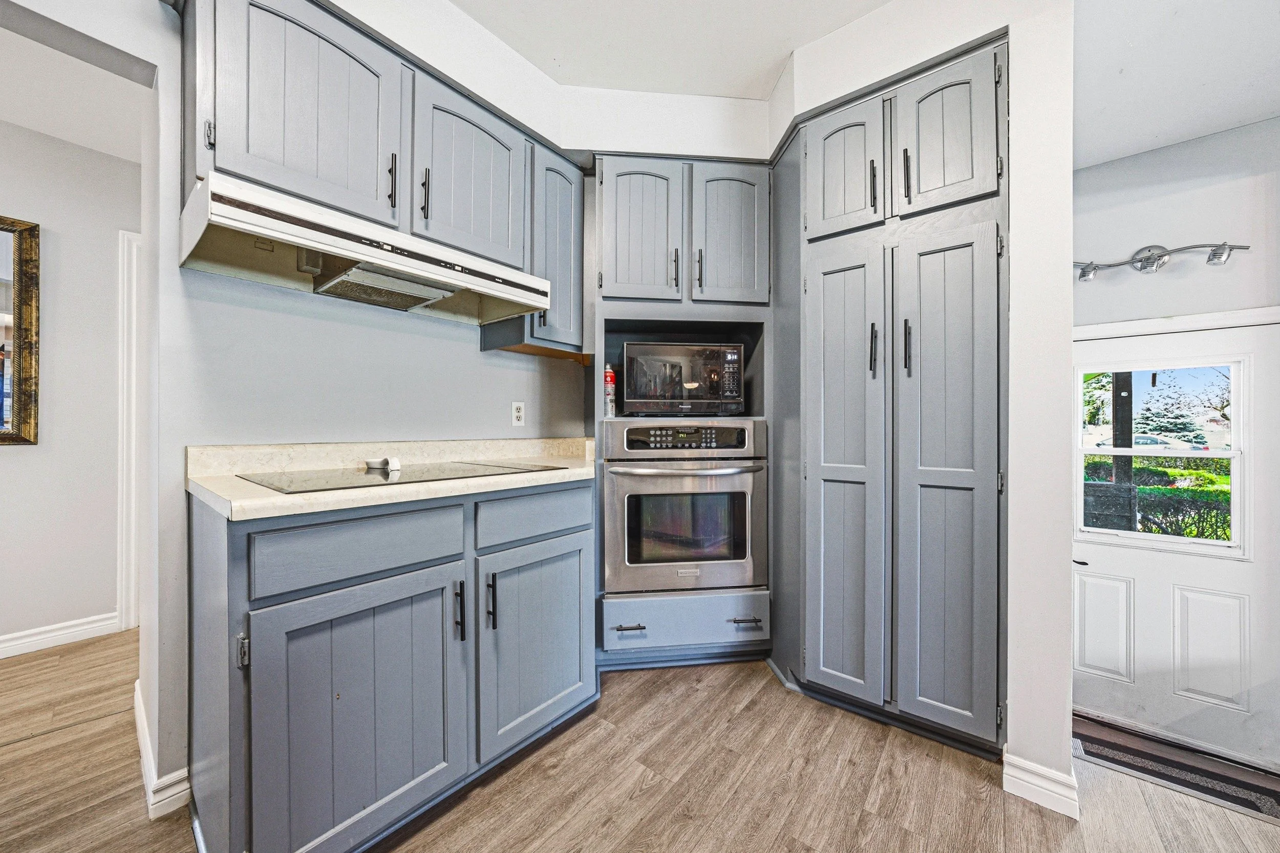 13 - 1338 Eleanor Ave, Cambridge.jpg
