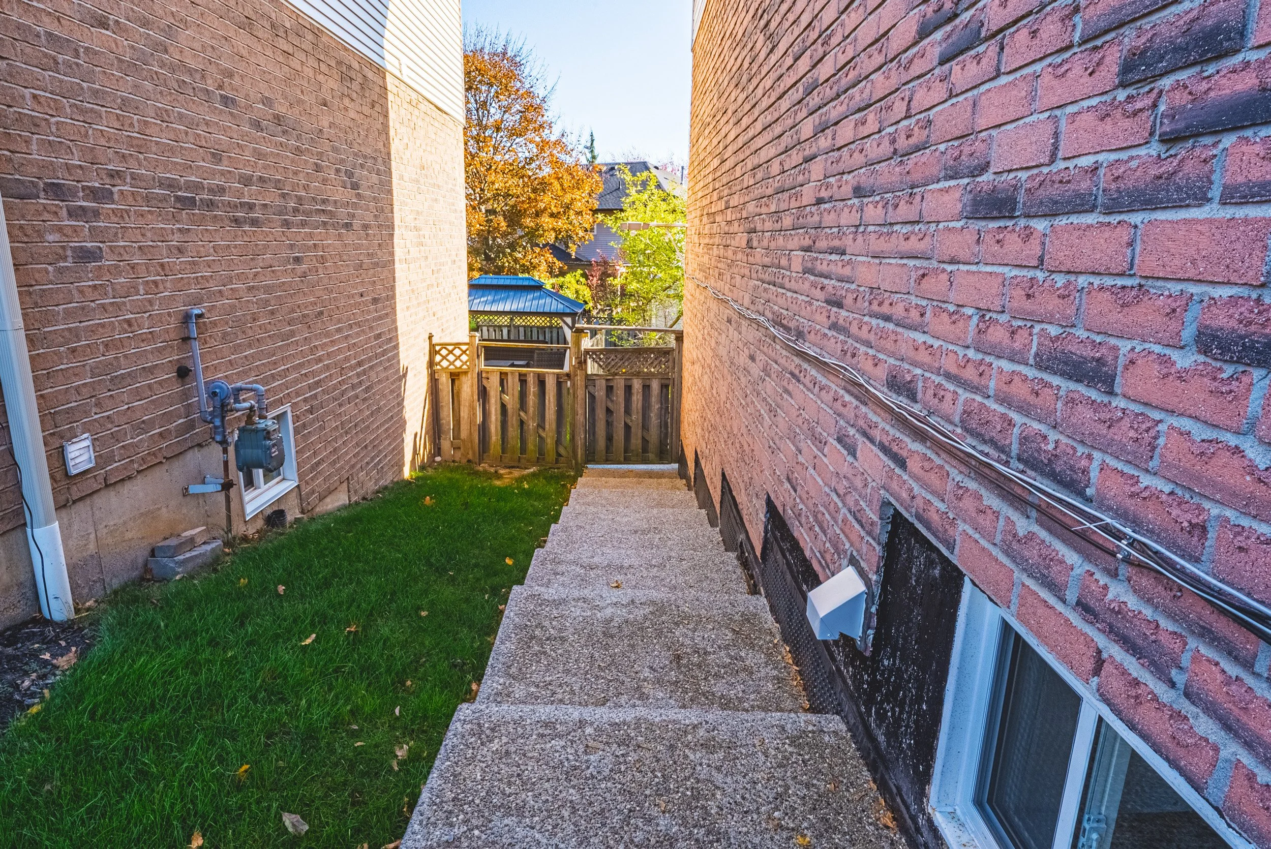 53 - 21 Moss Blvd, Dundas.jpg
