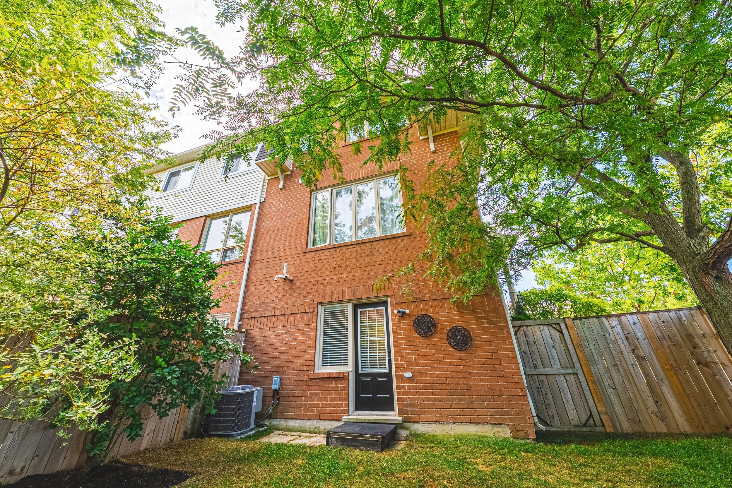 39 - 2239 Prescott Pl, Burlington.jpg