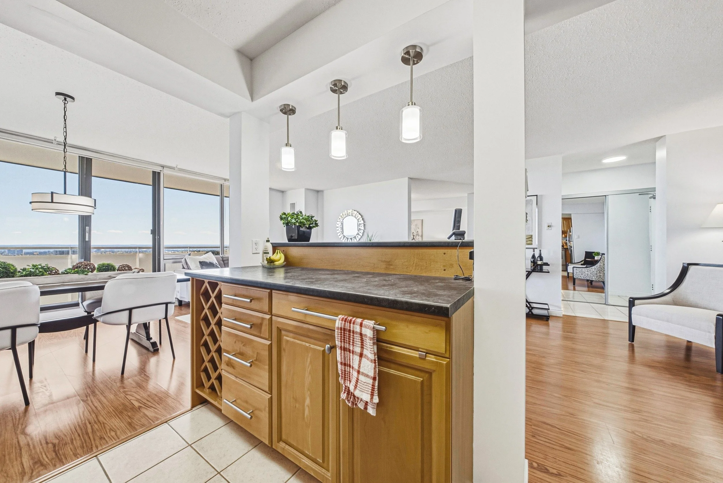 14 - 2055 Upper Middle Rd #1105, Burlington.jpg
