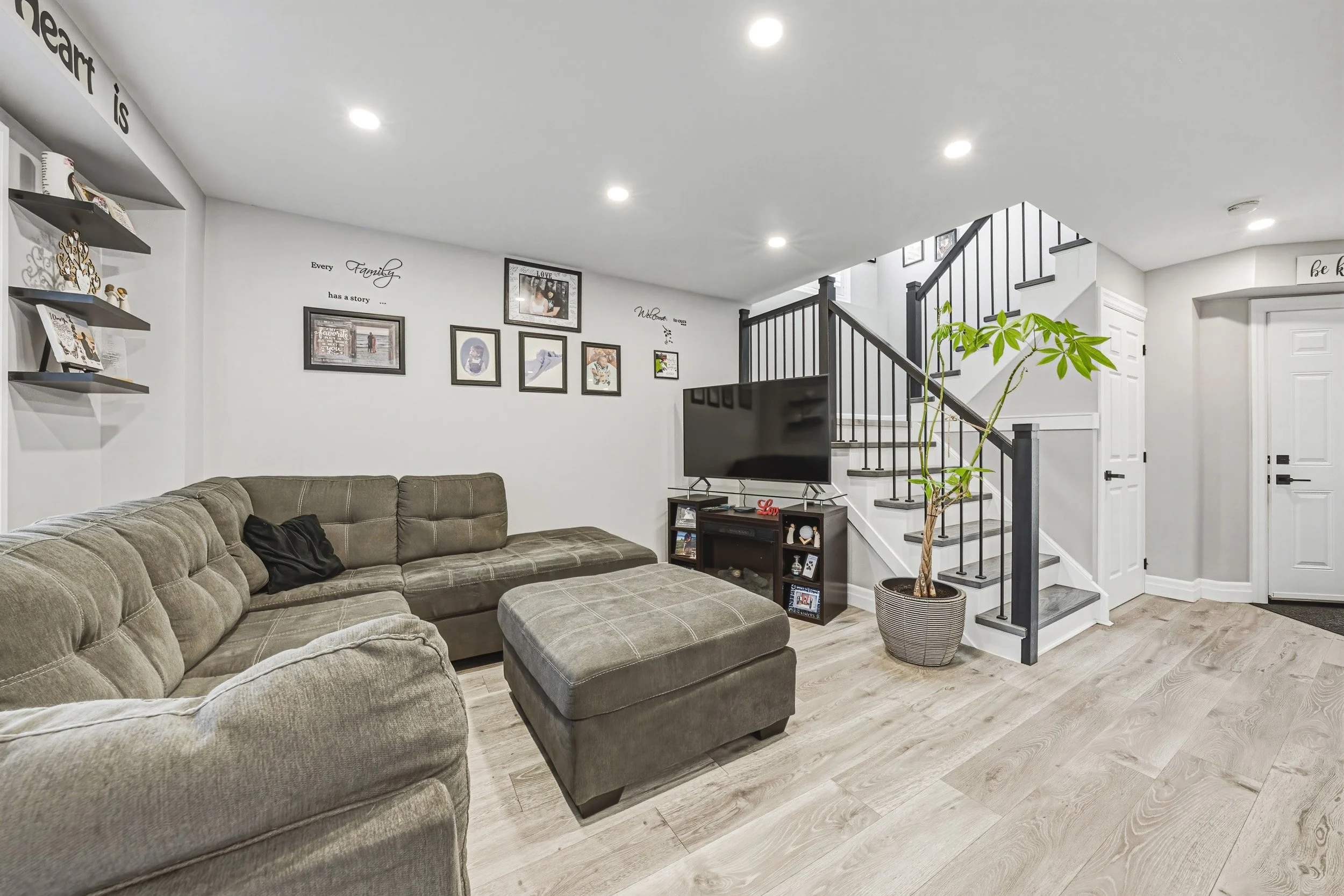 13 - 95 Light Dr, Cambridge.jpg