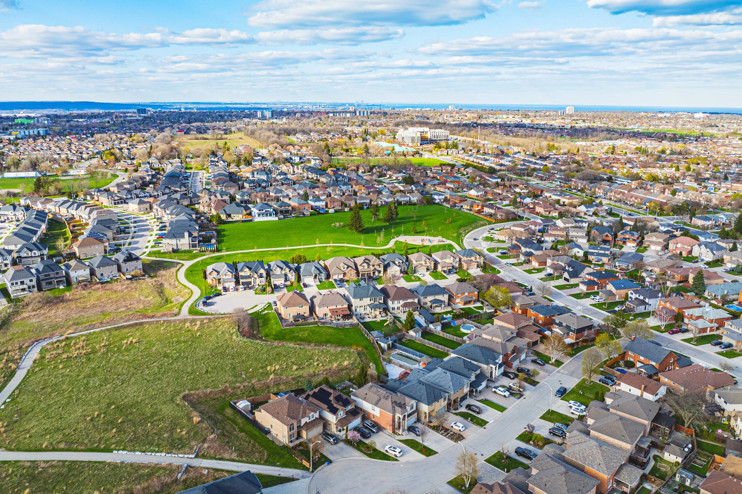 48 - 419 Dicenzo Dr, Hamilton.jpg