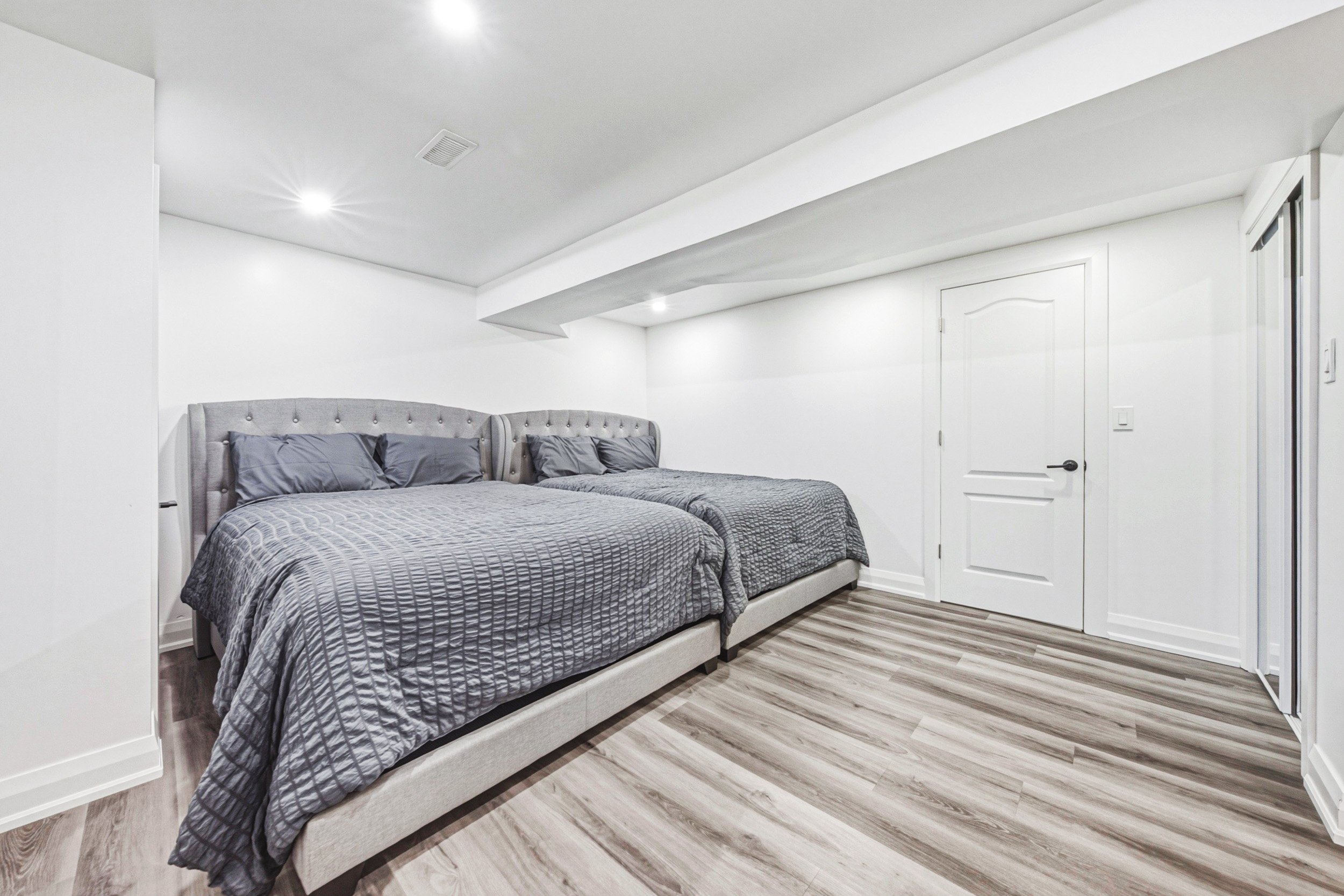 26 - 8 Ewen St, Kawartha Lakes.jpg